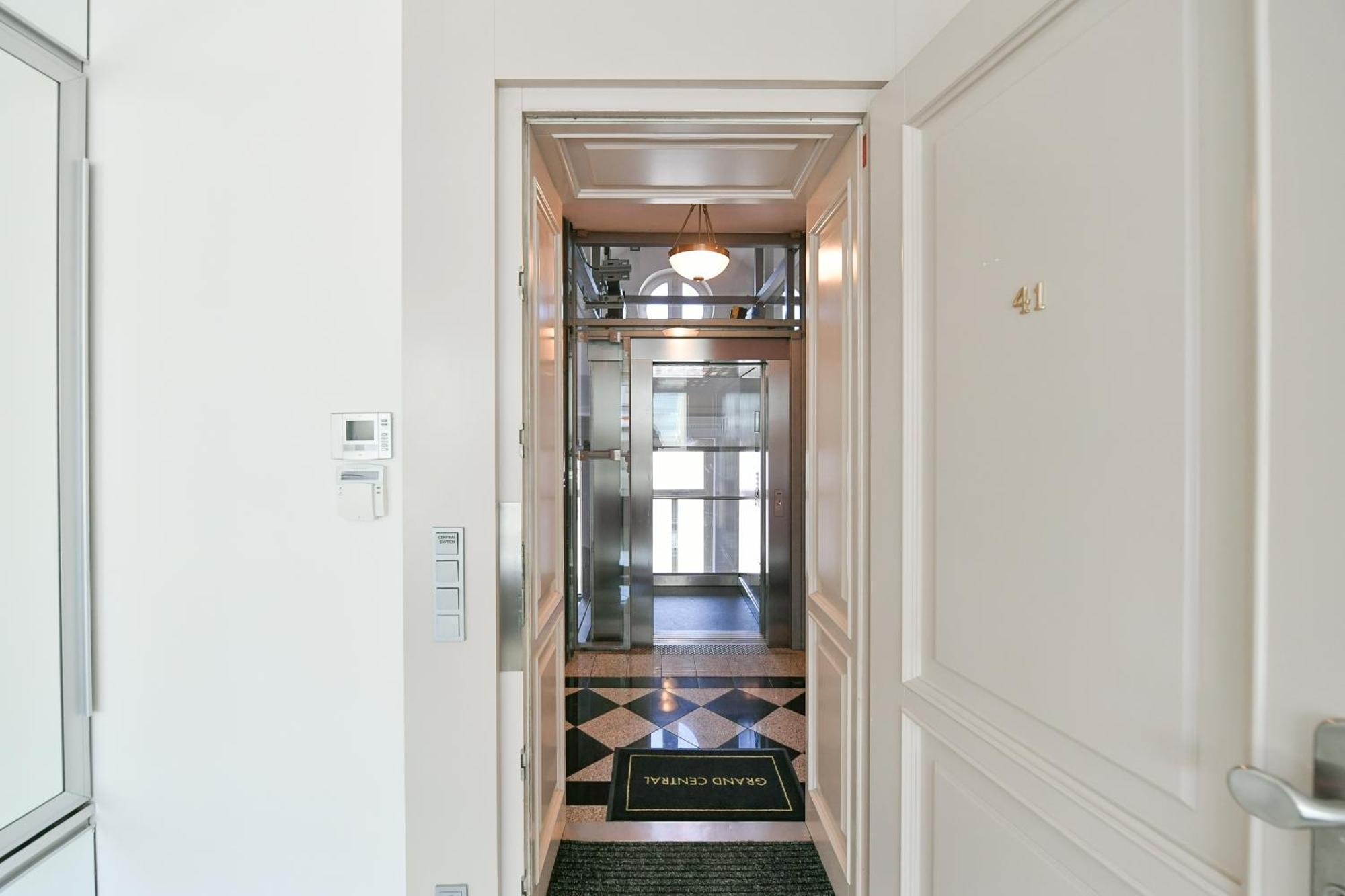 Appartement Presidential Penthouse, 303m2, Jacuzzi On Terrace, Sauna, 6bdrm, 4bthrm, Ac, Lift *