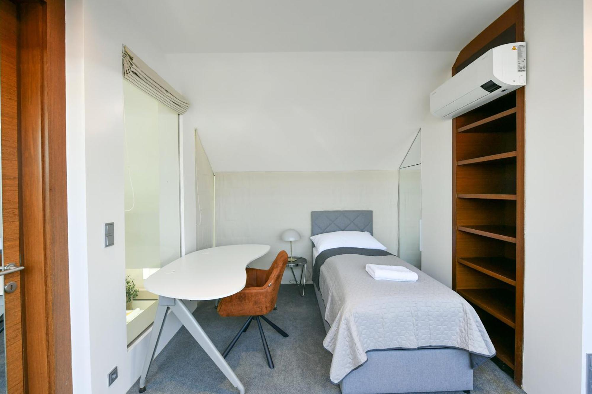 Appartement Presidential Penthouse, 303m2, Jacuzzi On Terrace, Sauna, 6bdrm, 4bthrm, Ac, Lift