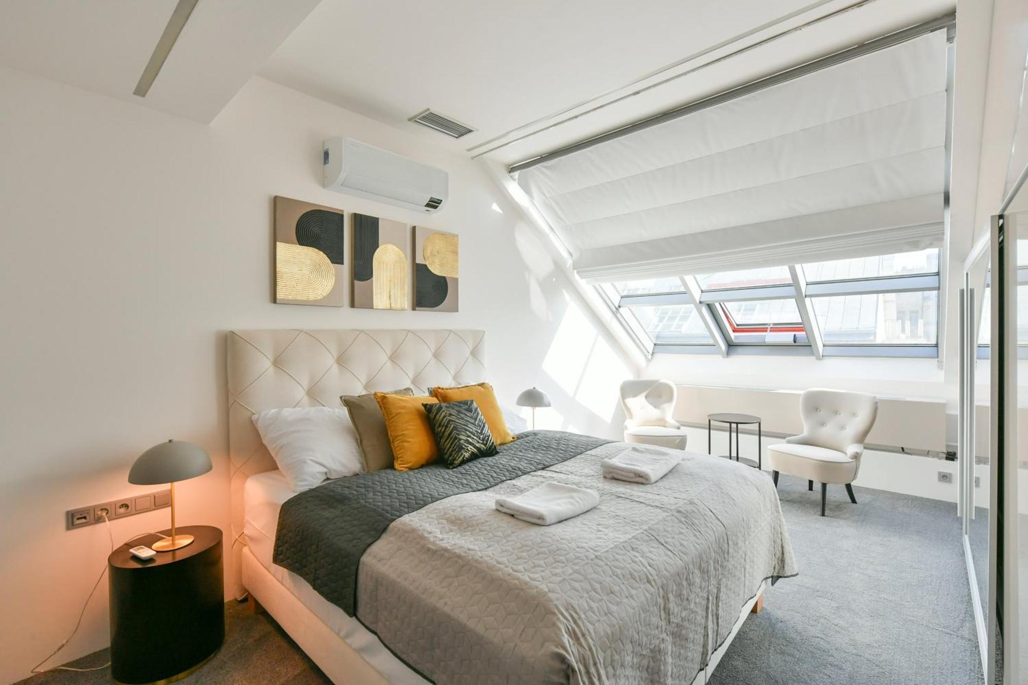 Presidential Penthouse, 303m2, Jacuzzi On Terrace, Sauna, 6bdrm, 4bthrm, Ac, Lift Appartement *
