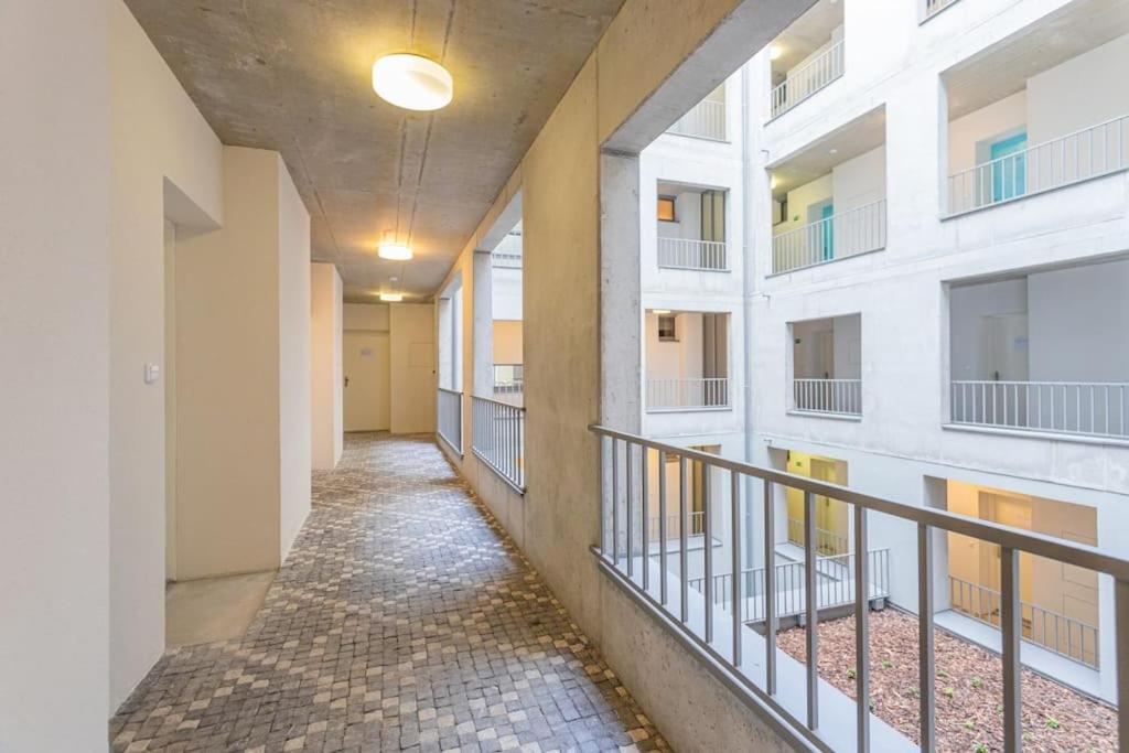 Apartment Flat With Bathtub & Balcony, Only 12min Centrum, 200mb Wifi *