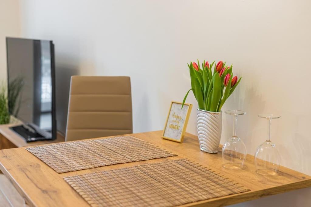 Apartment Flat With Bathtub & Balcony, Only 12min Centrum, 200mb Wifi Prague