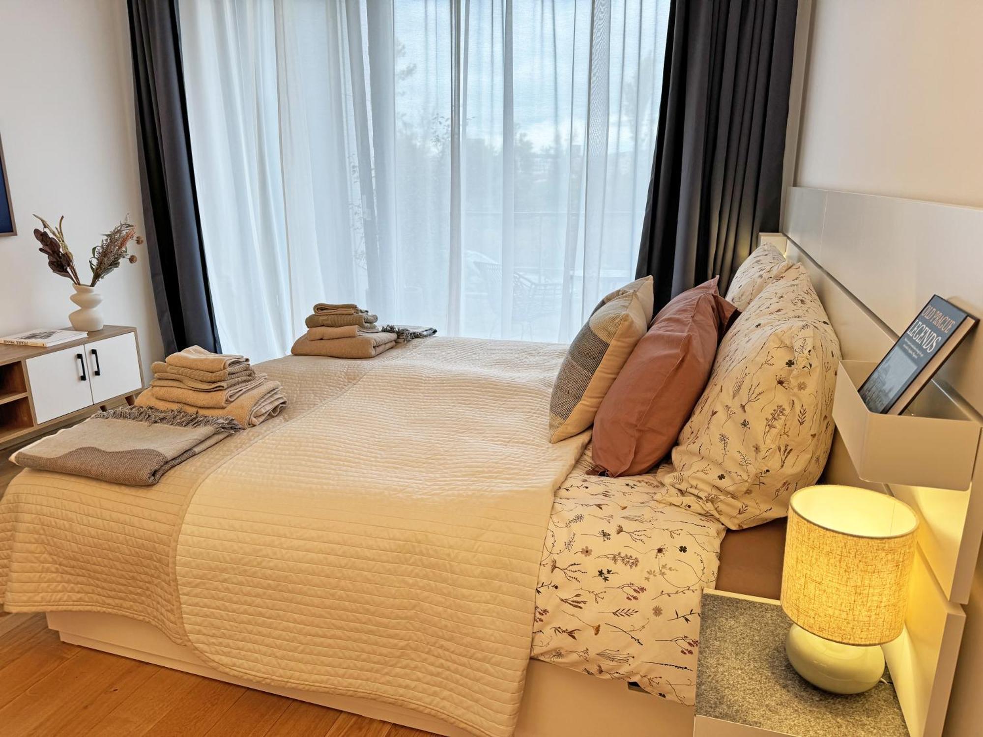 Apartment New Studio, King Bed, Free Parking, Terrace Prag