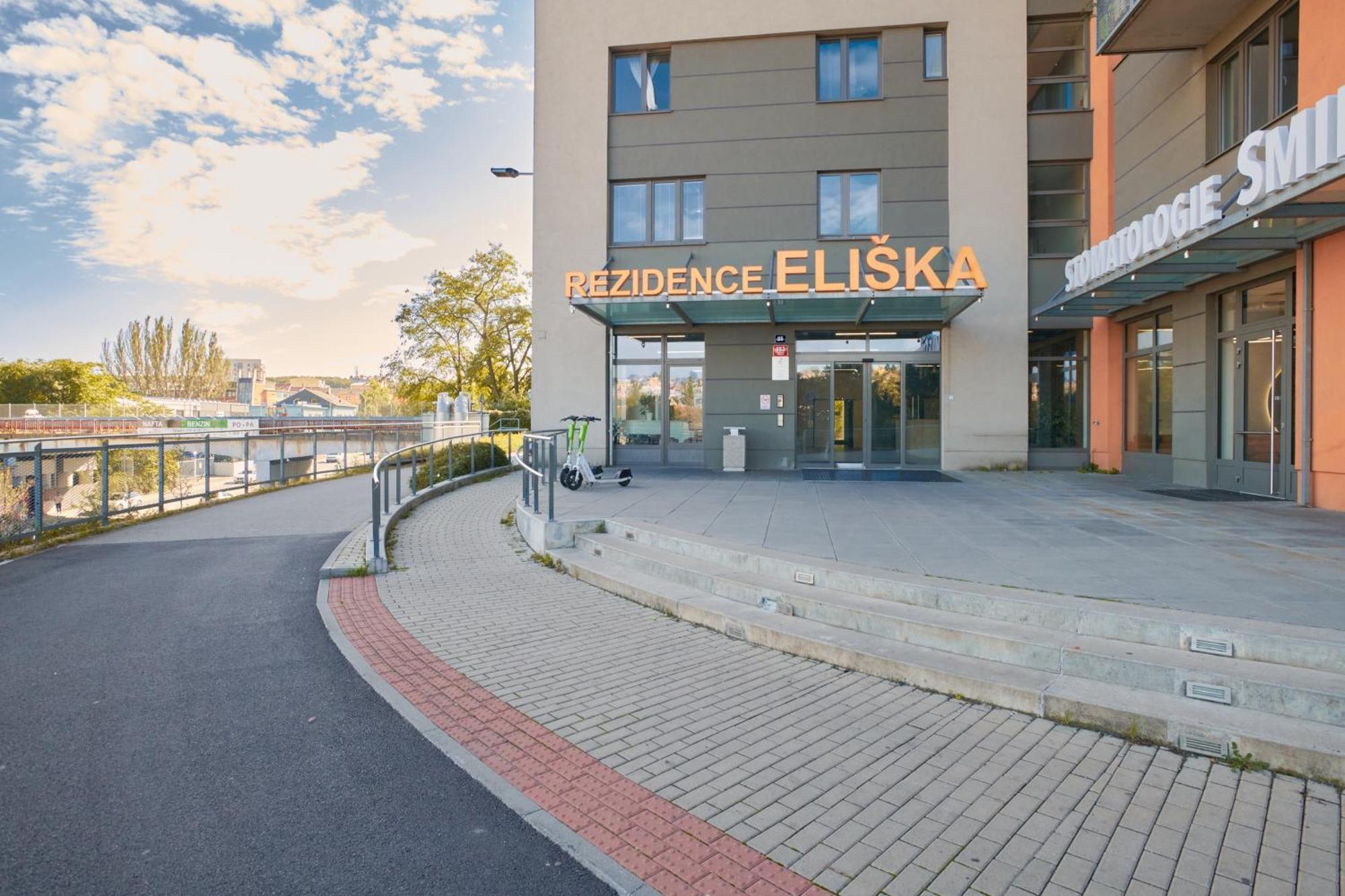 Daire High-sky O2 Arena With Garage Parking And Ac Prag
