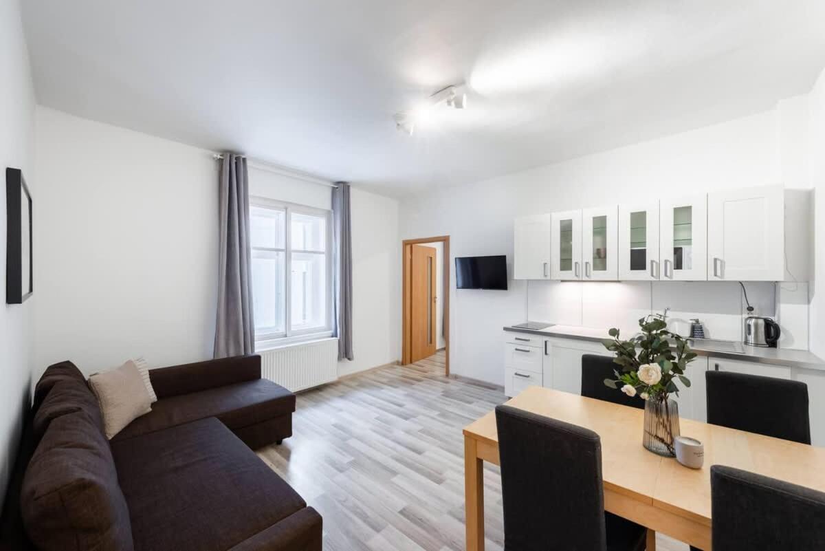 Charming Spacious In Apartment