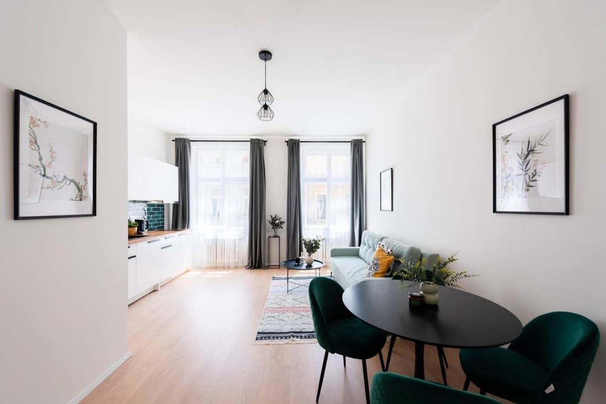 Unique Old Town 2br Oasis With Sofa Bed Apartment *