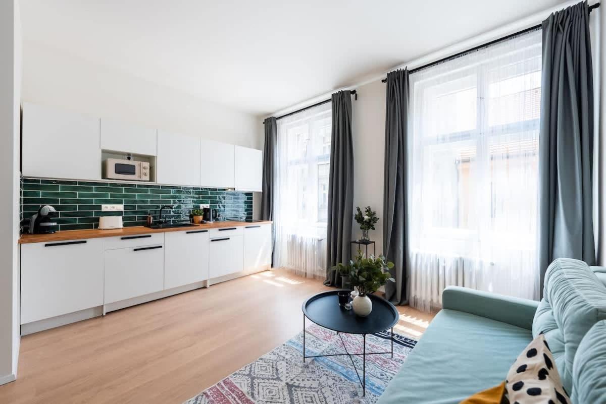 Unique Old Town 2br Oasis With Sofa Bed Apartment *