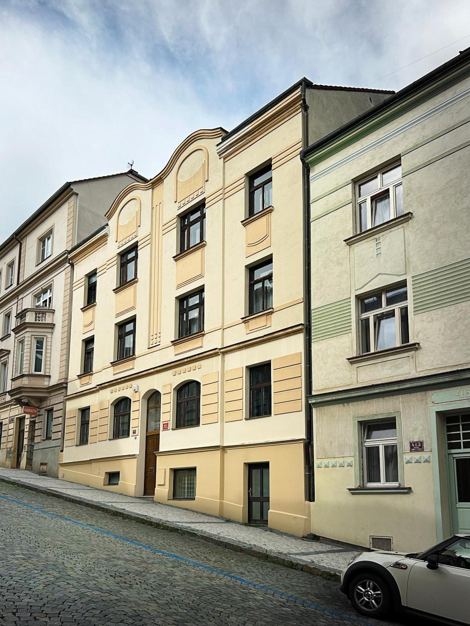 Eleven Daire Prag
