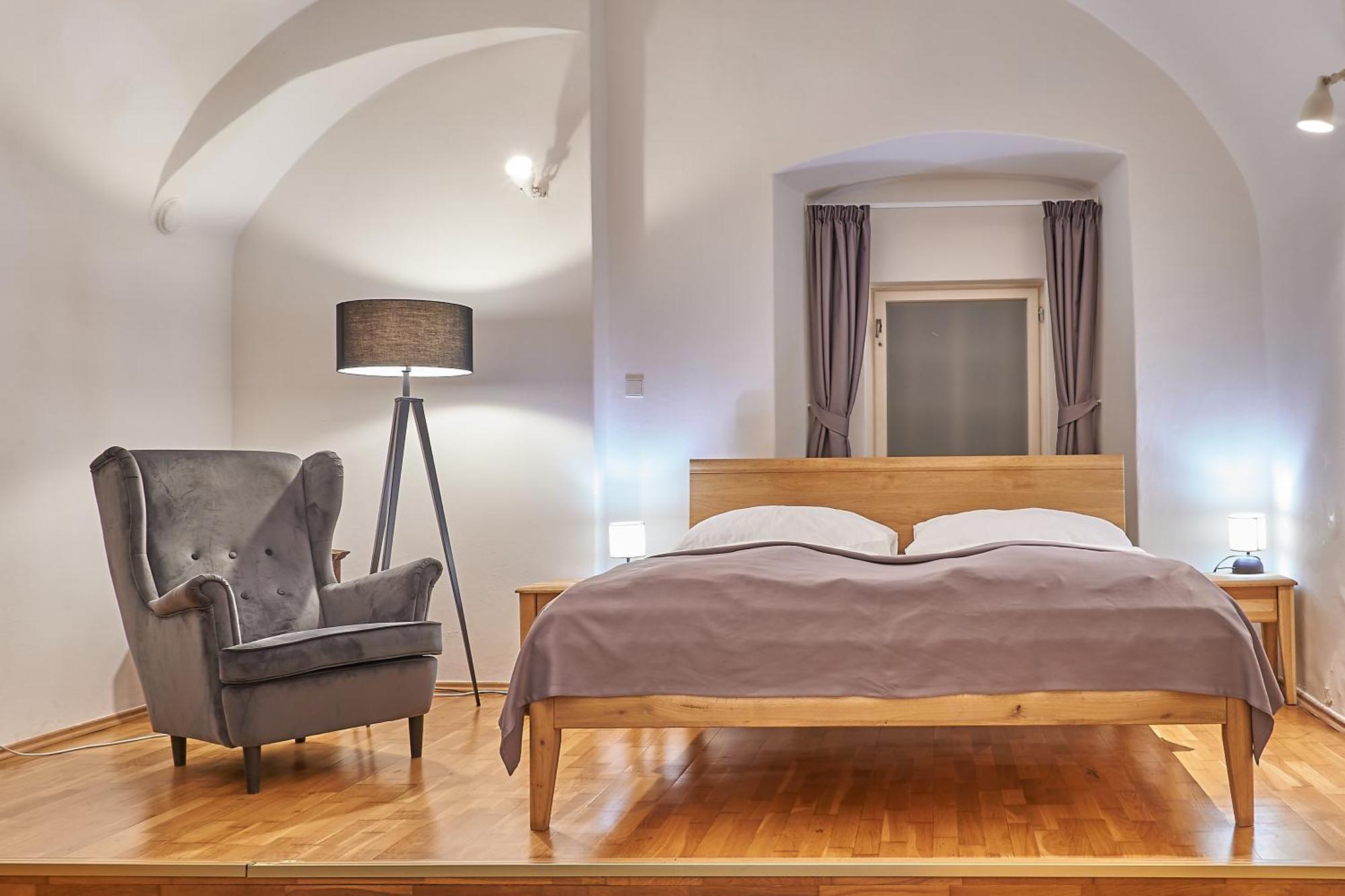 U 3 Pstrosu 4* Prague