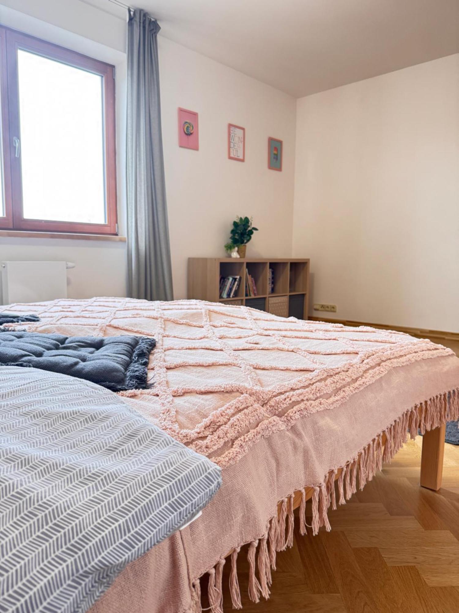 Daire Familyvilla, New 4 Luxury Big Apartments, Parking Prag
