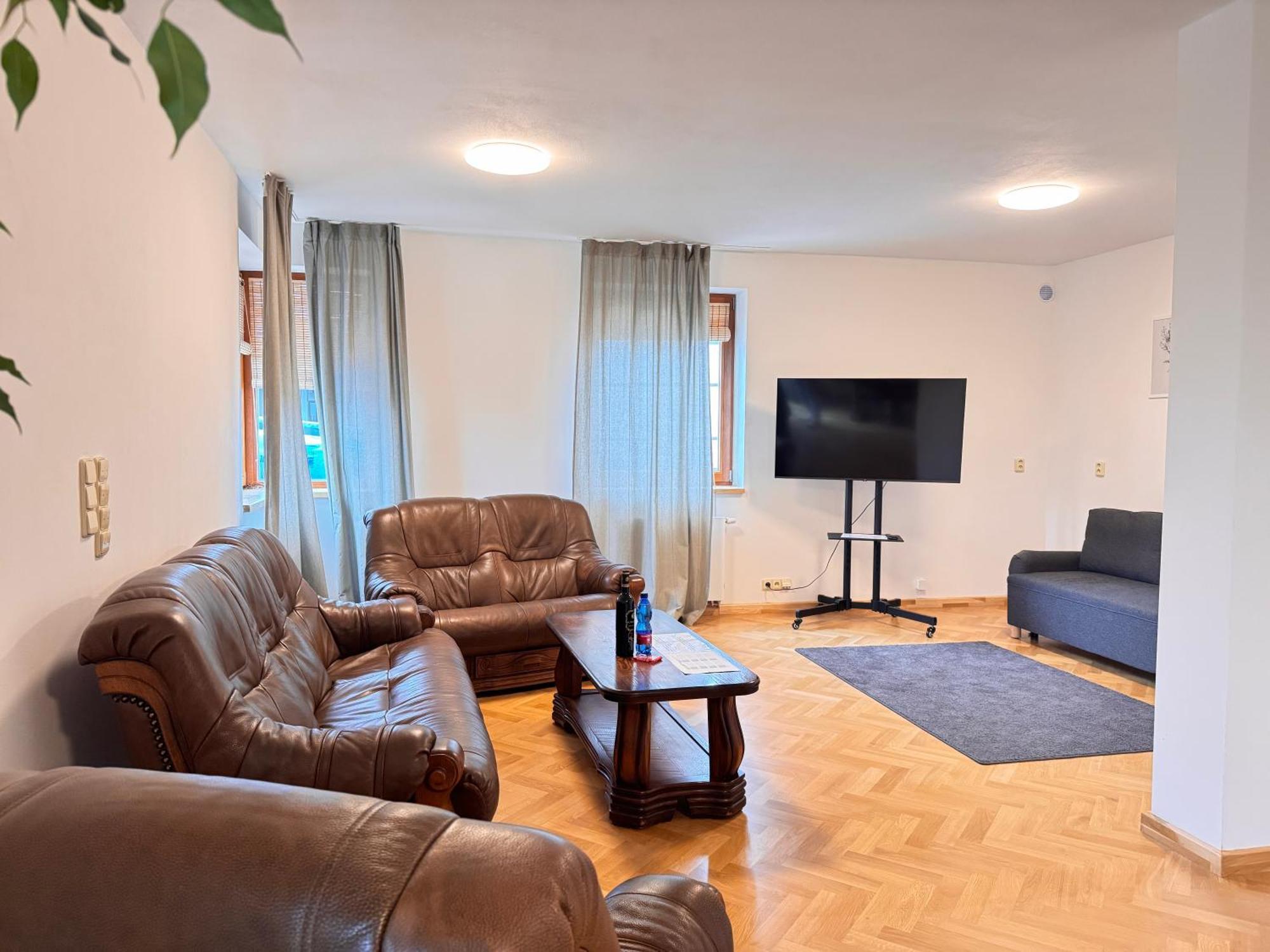 Familyvilla, New 4 Luxury Big Apartments, Parking Daire *