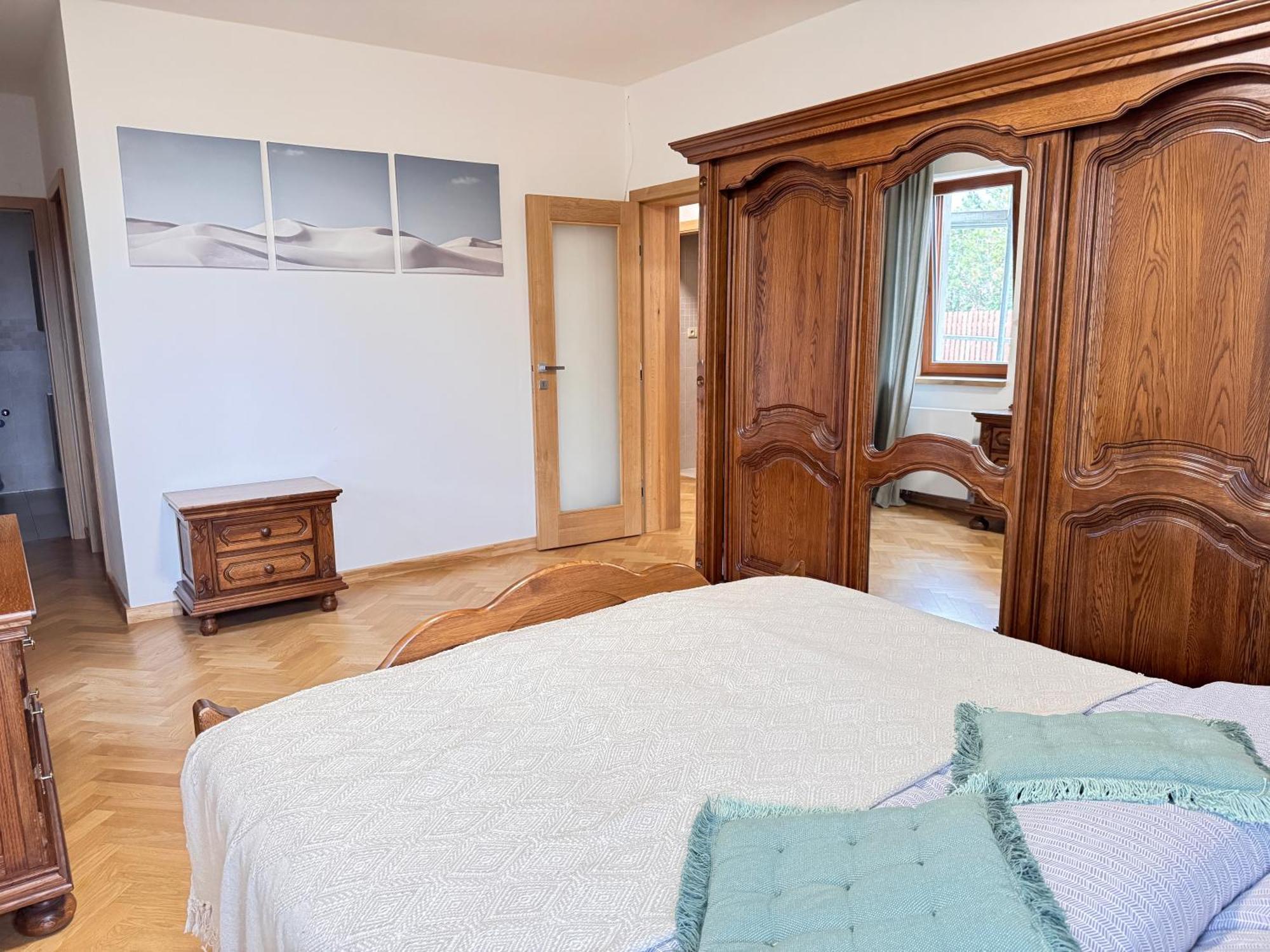 Familyvilla, New 4 Luxury Big Apartments, Parking Daire Prag