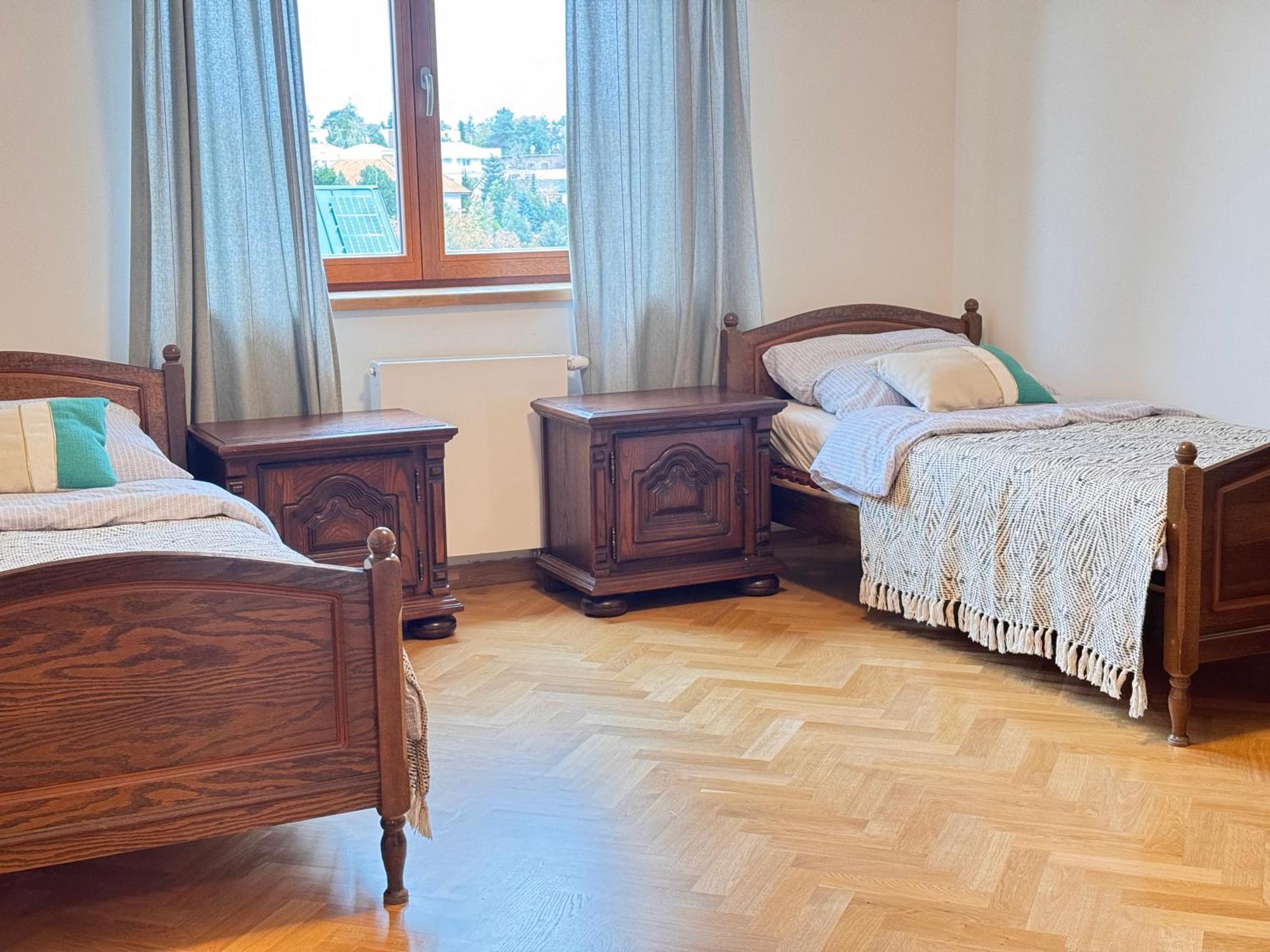Familyvilla, New 4 Luxury Big Apartments, Parking Daire Prag