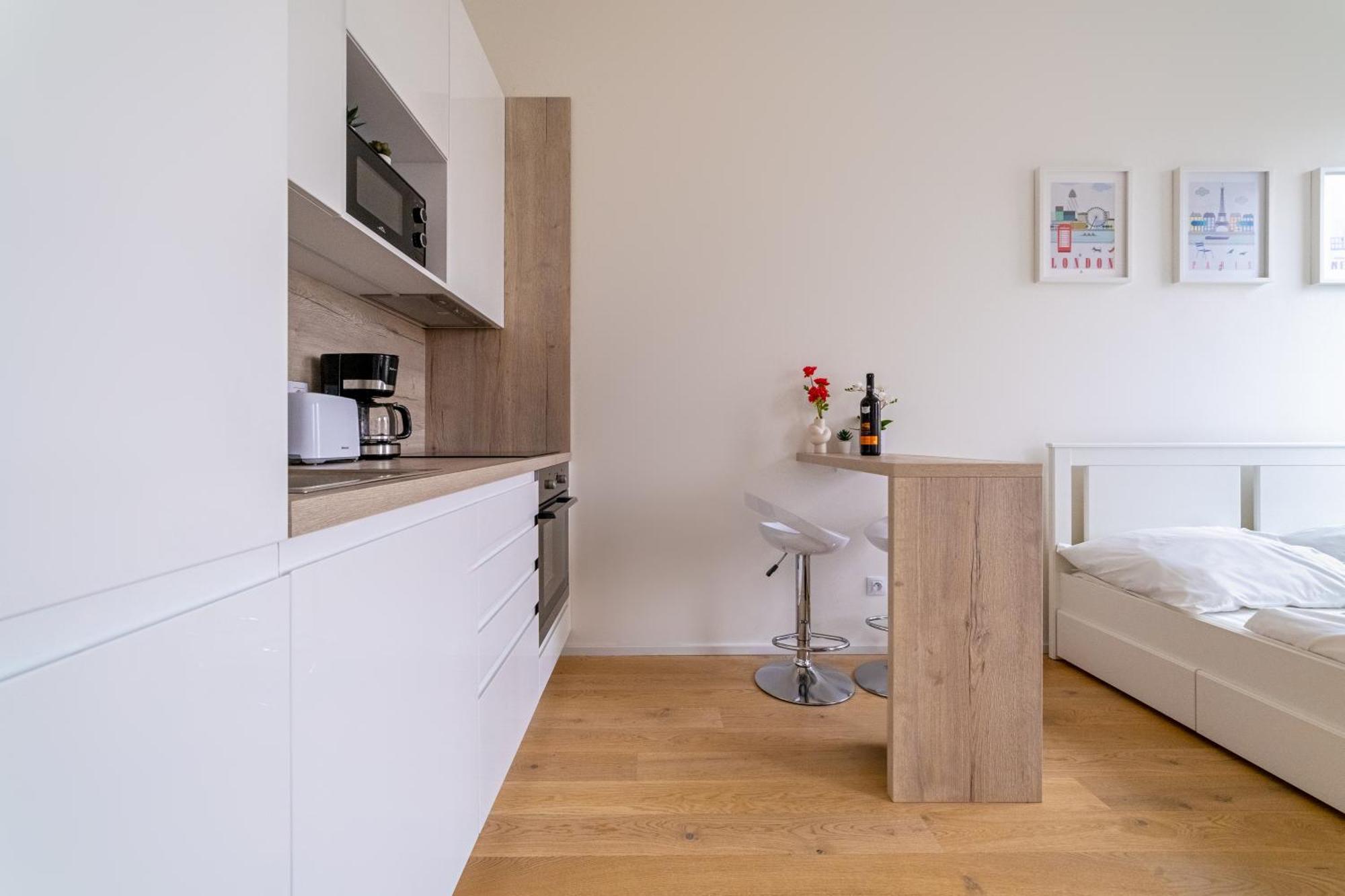 Apartment Silksuite By Rentez Prag