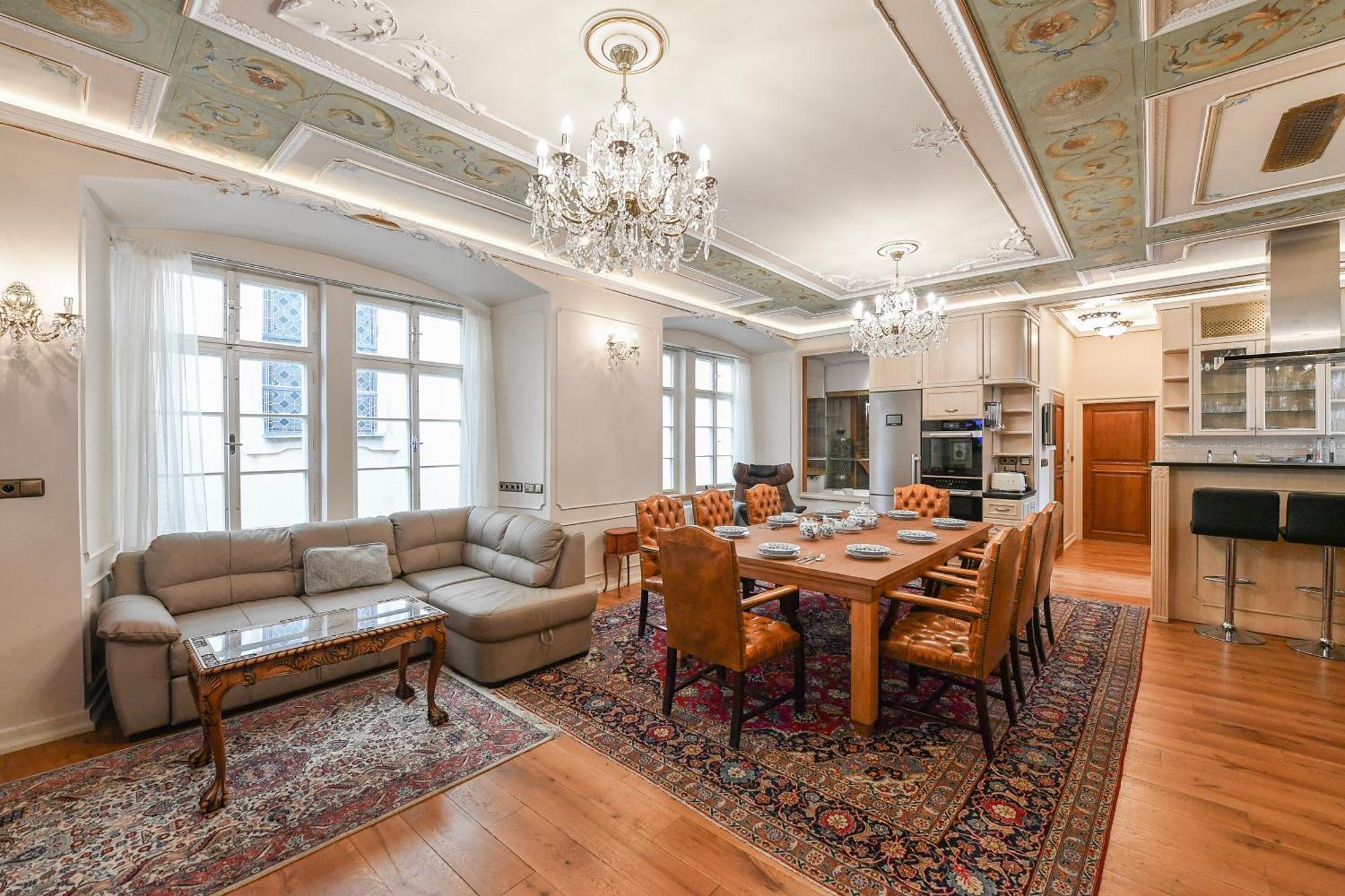 Apartment St Giles Sauna And Pool Table Apt Prague