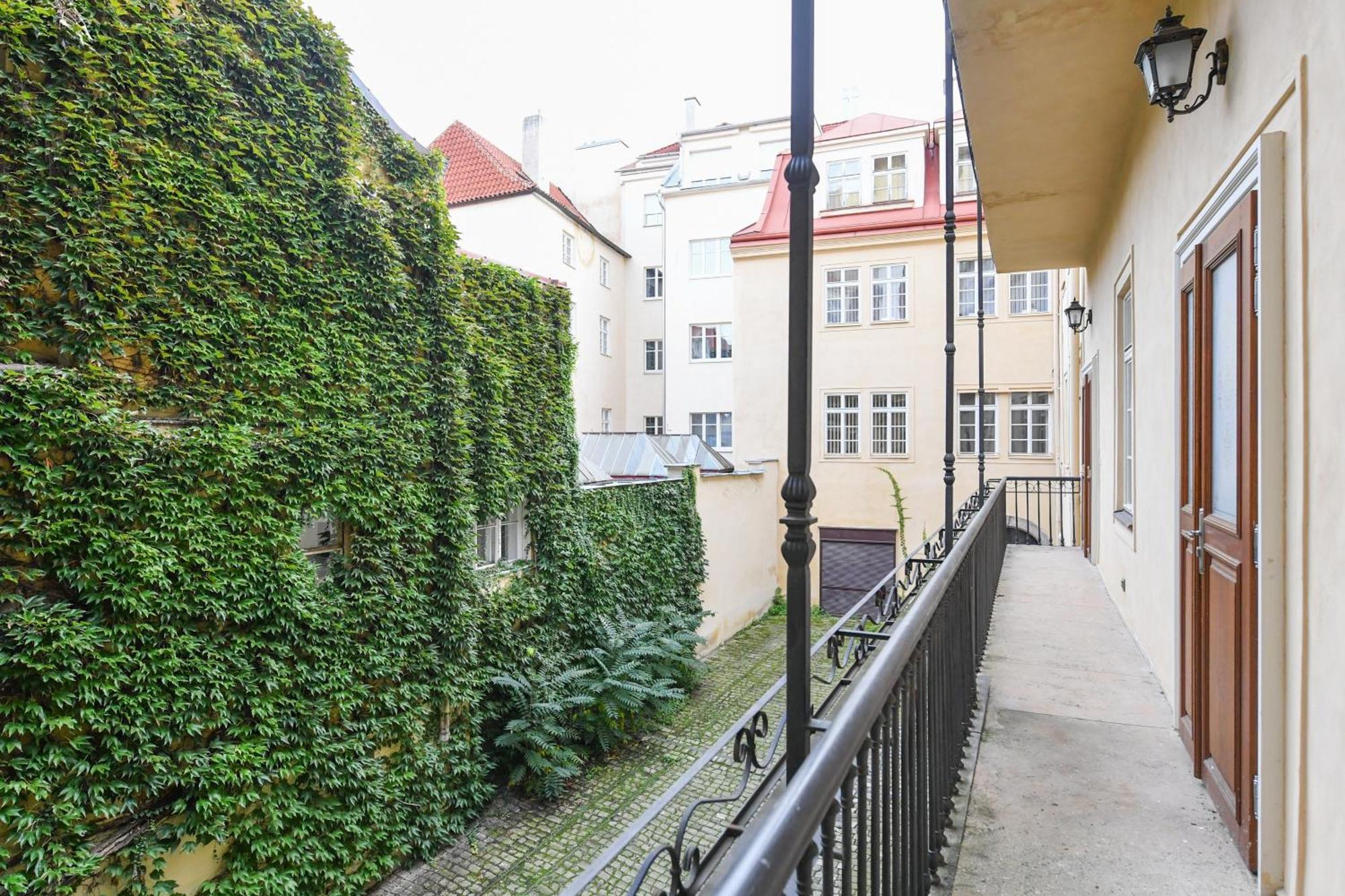 St Giles Sauna And Pool Table Apt * Prague