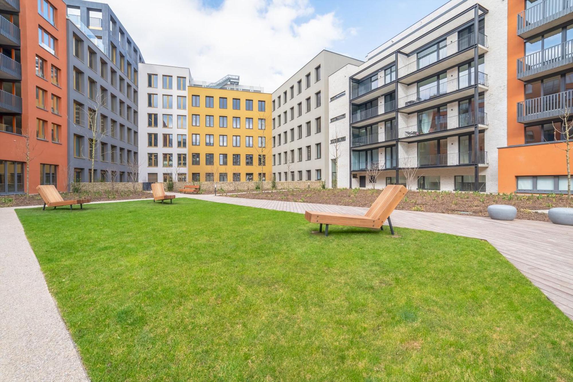Premium Woodsy With Parking Garage By Rentez Appartement Prague
