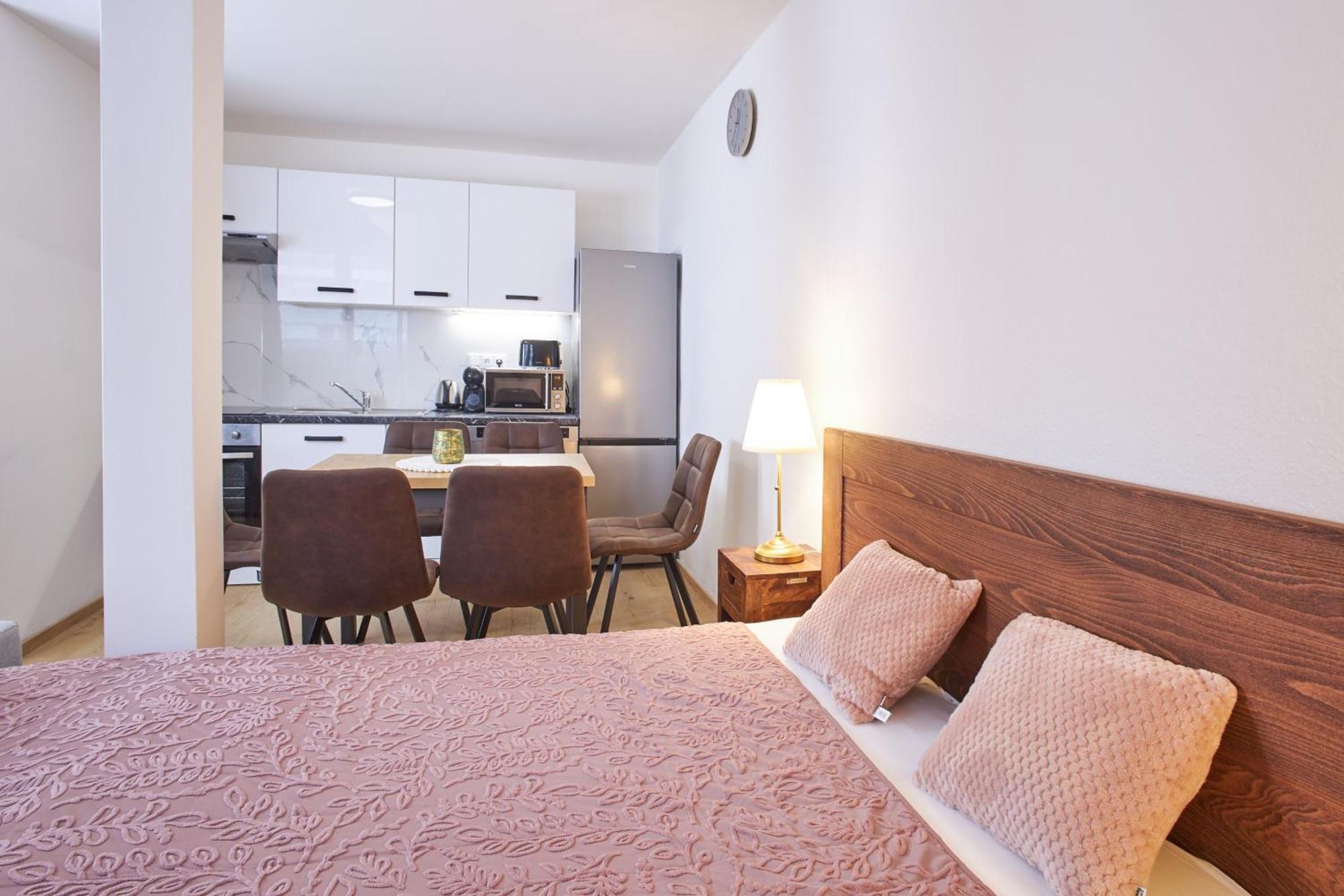 Wenceslas Square Apart Otel 4*