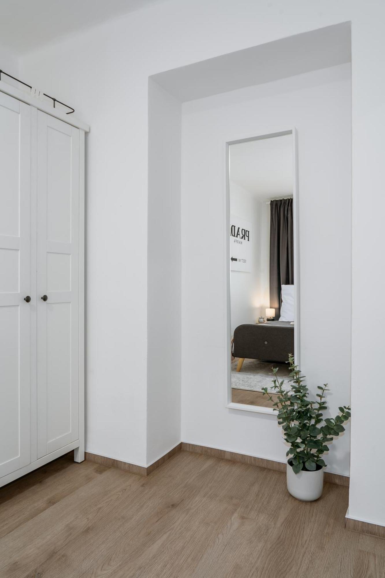 Days - 2bdr - Quiet Area - Workspace Apartamento