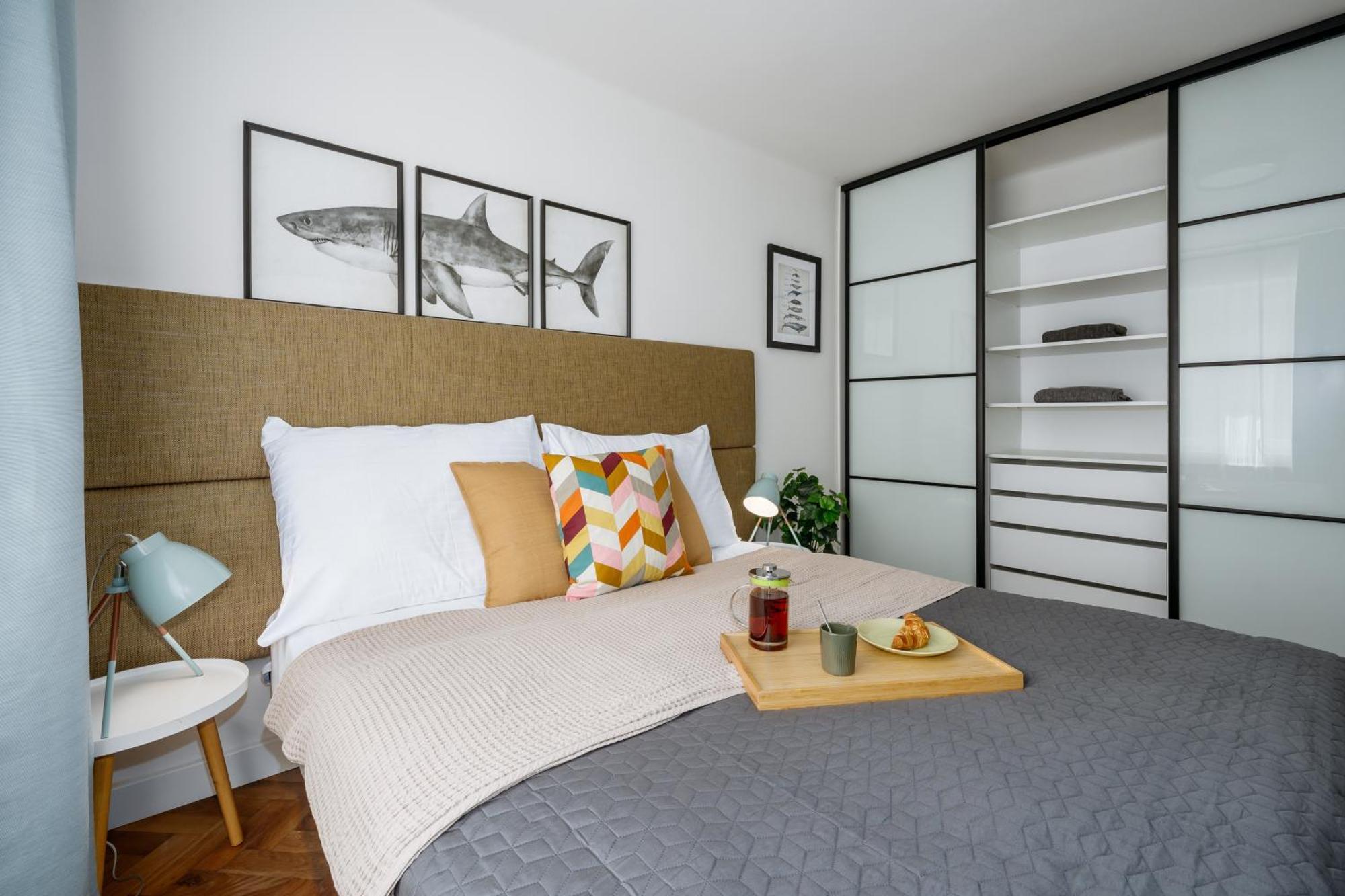 Days - 2bdr - Quiet Area - Workspace Apartment *