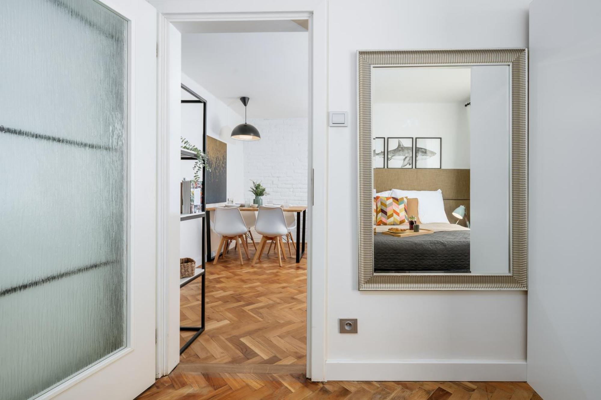 Days - 2bdr - Quiet Area - Workspace Apartment Prague