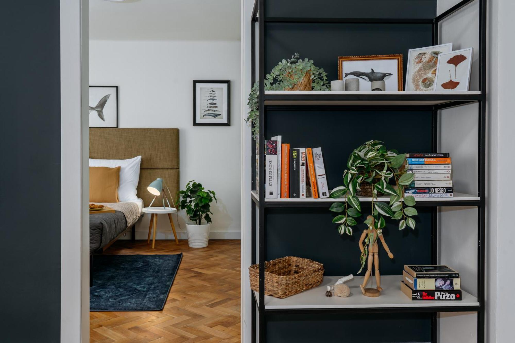 Days - 2bdr - Quiet Area - Workspace Apartment