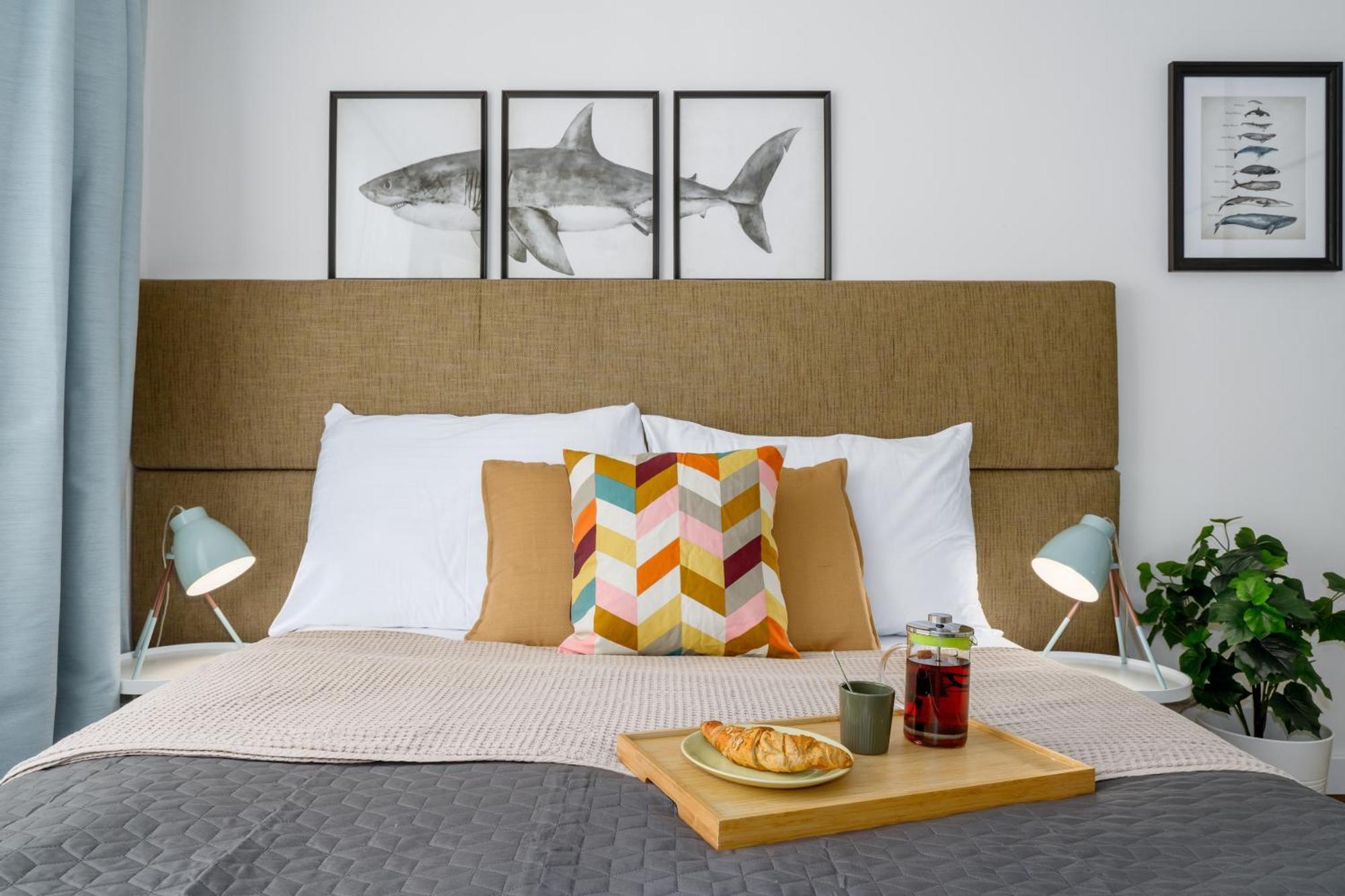 Days - 2bdr - Quiet Area - Workspace Apartment Prague