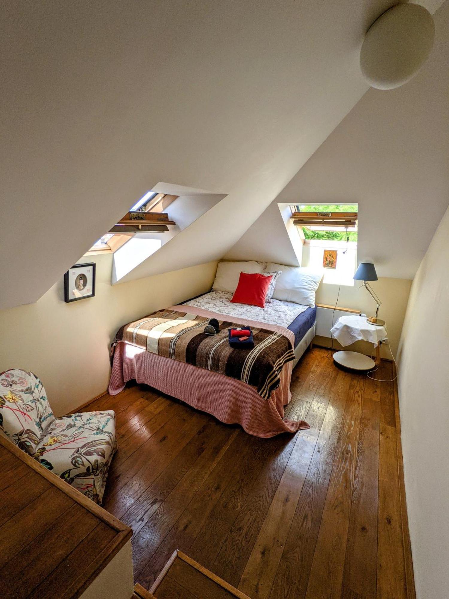 Gasthof Guestrooms, Rooftop With Garden, Spacious Living Room, Character And Fireplace Prag