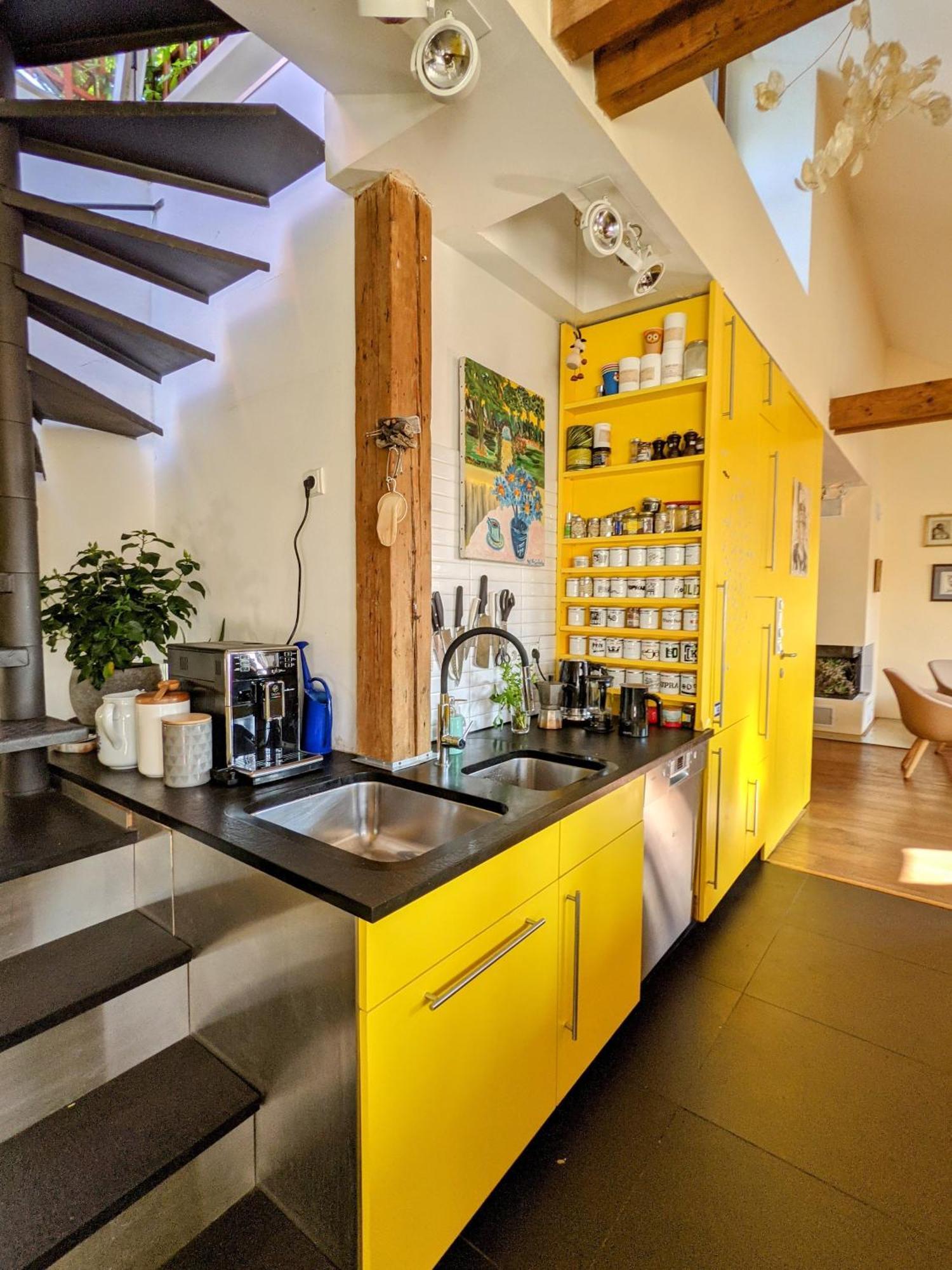 Guestrooms, Rooftop With Garden, Spacious Living Room, Character And Fireplace Gasthof Prag