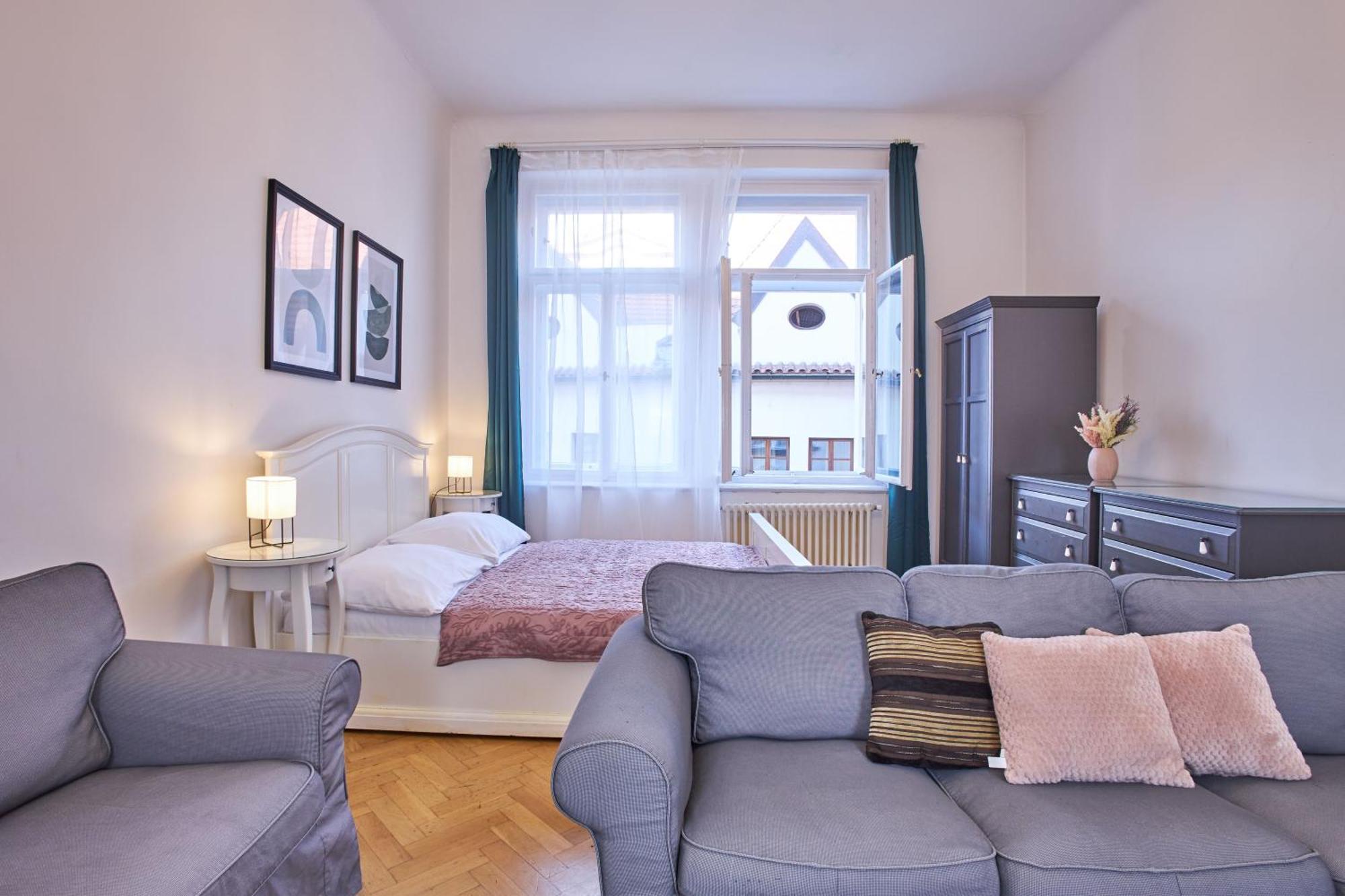 Charles Bridge Premium Apart Otel