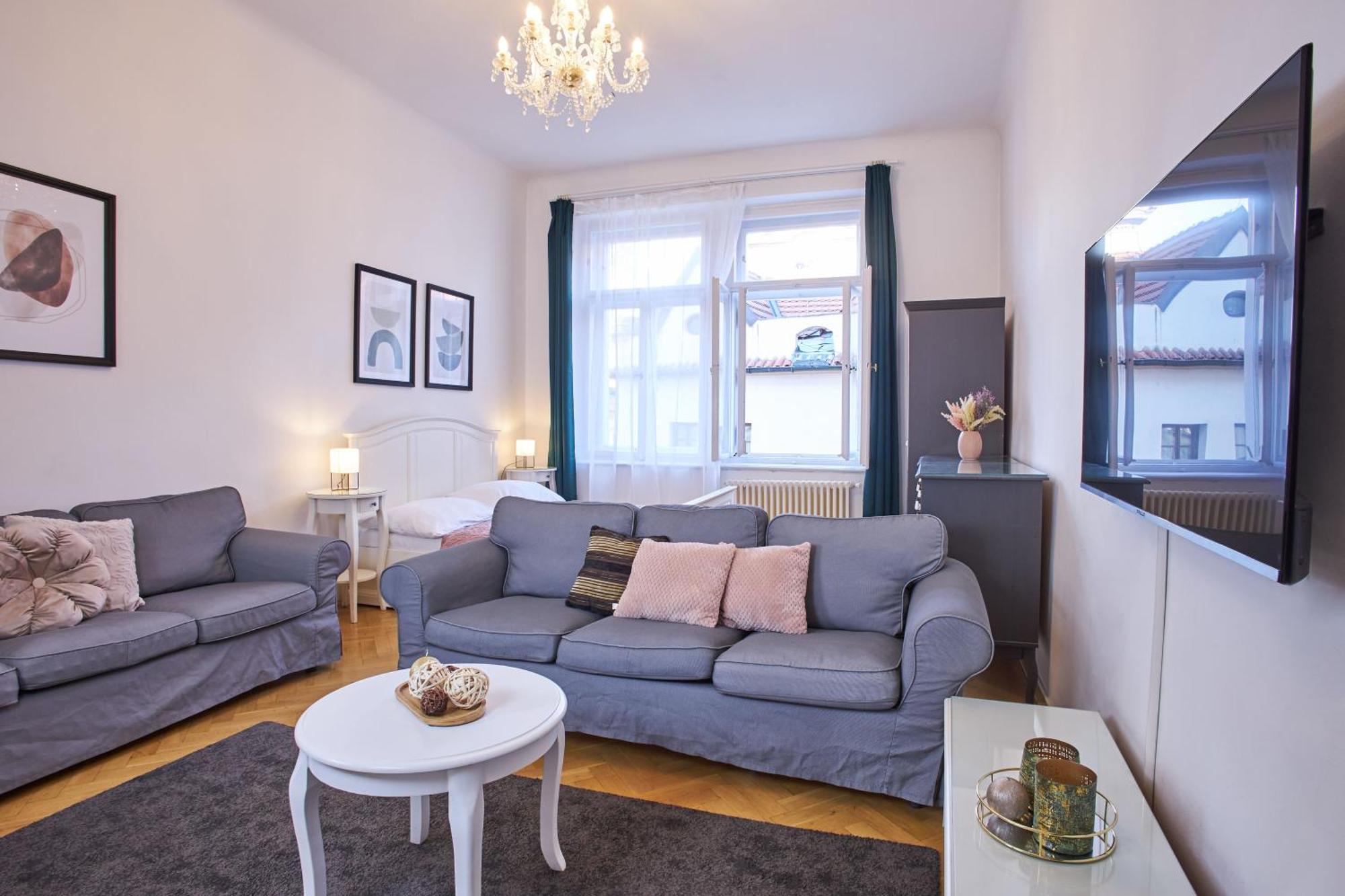 Charles Bridge Premium Apart Otel Prag