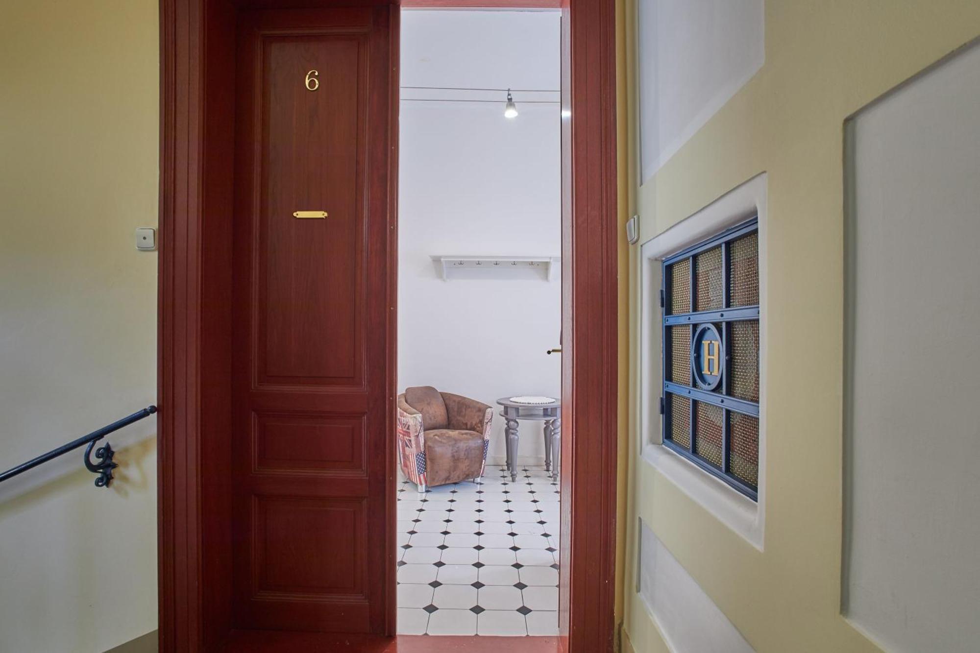 Charles Bridge Premium Apart Otel Prag