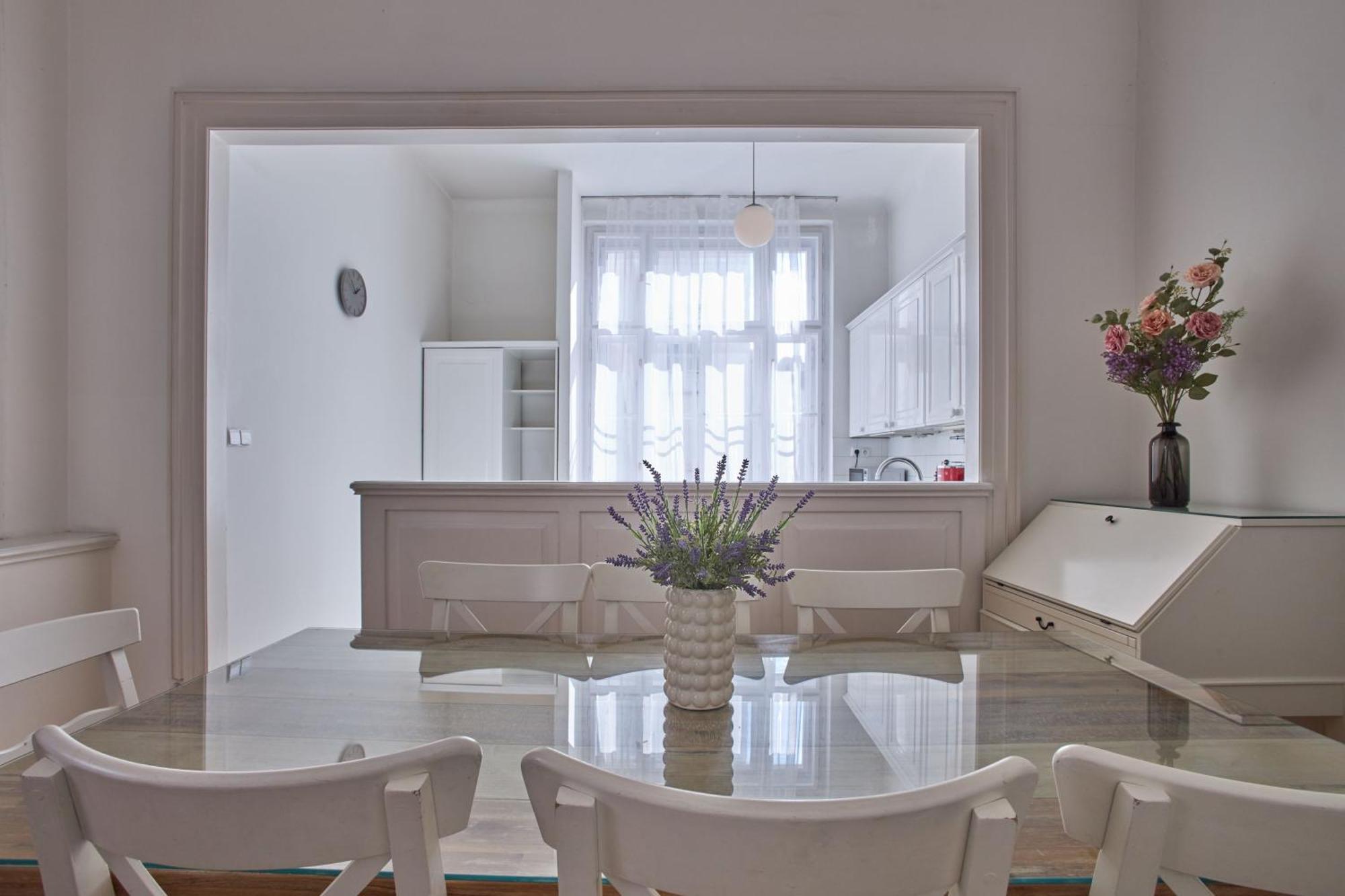 Charles Bridge Premium Apart Otel