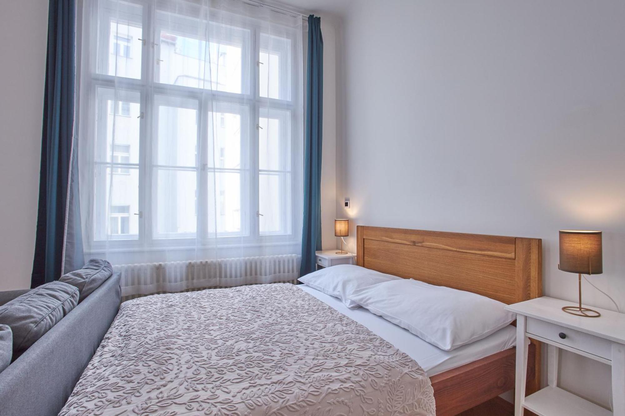 Charles Bridge Premium Apart Otel Prag