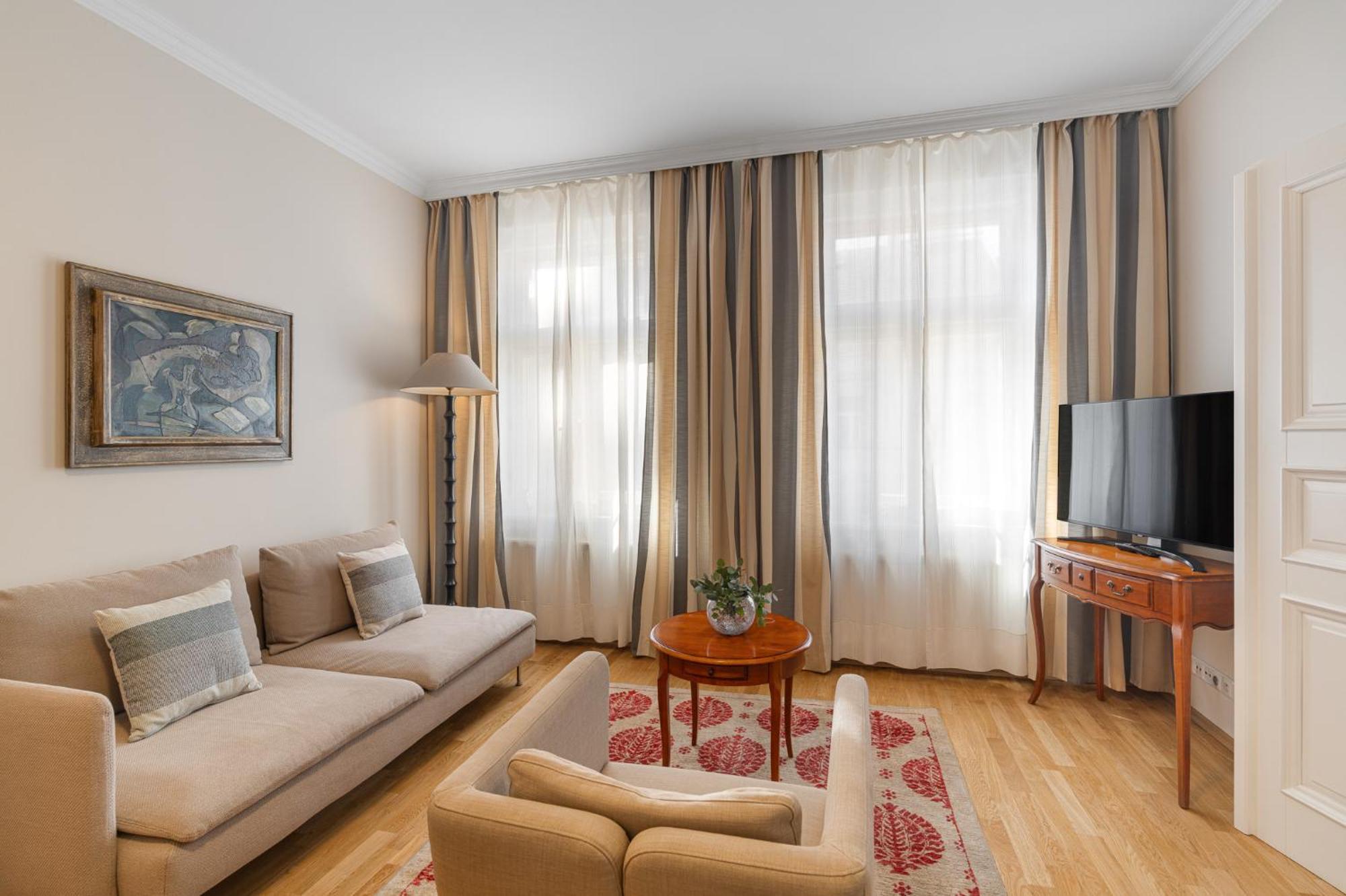 Hunger Aparthotel