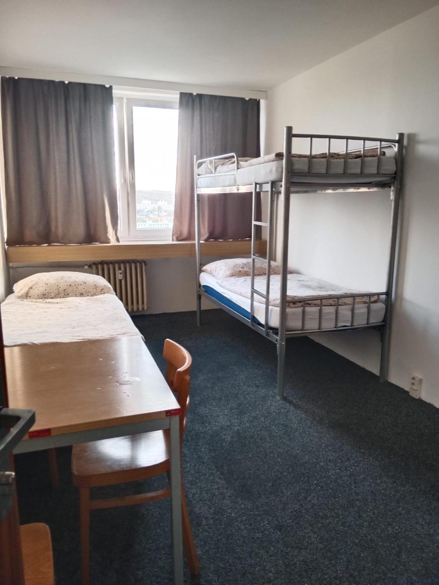Albergue Tvm Tower Modrany Praga