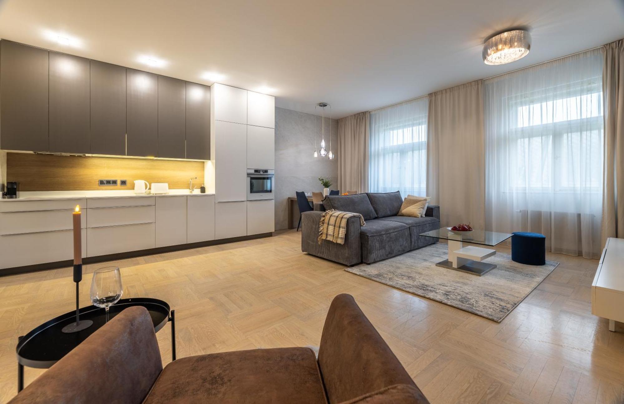 Apartment Chic & New Town By Subway