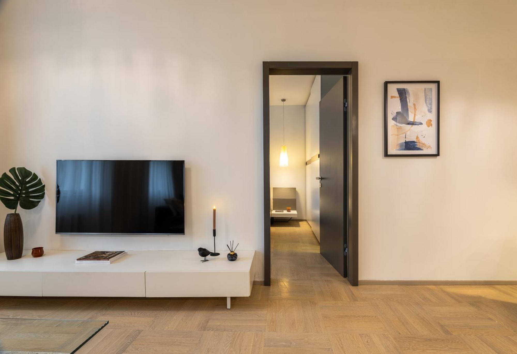 Chic & New Town By Subway Prague