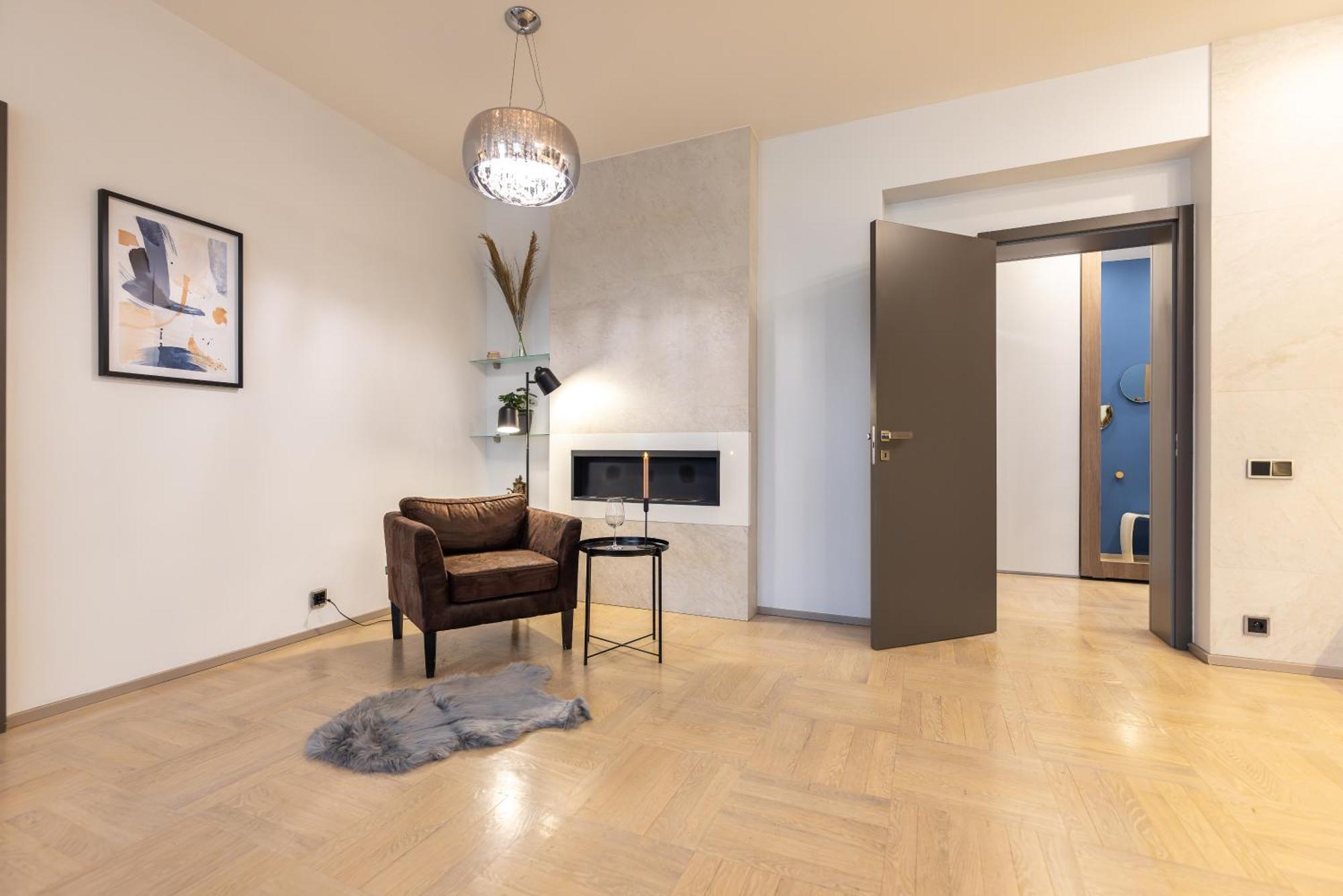 Chic & New Town By Subway Apartment