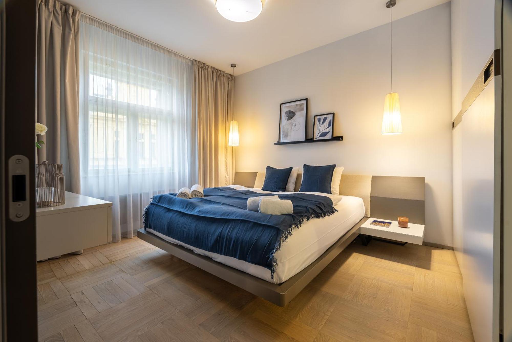 Chic & New Town By Subway Apartment *