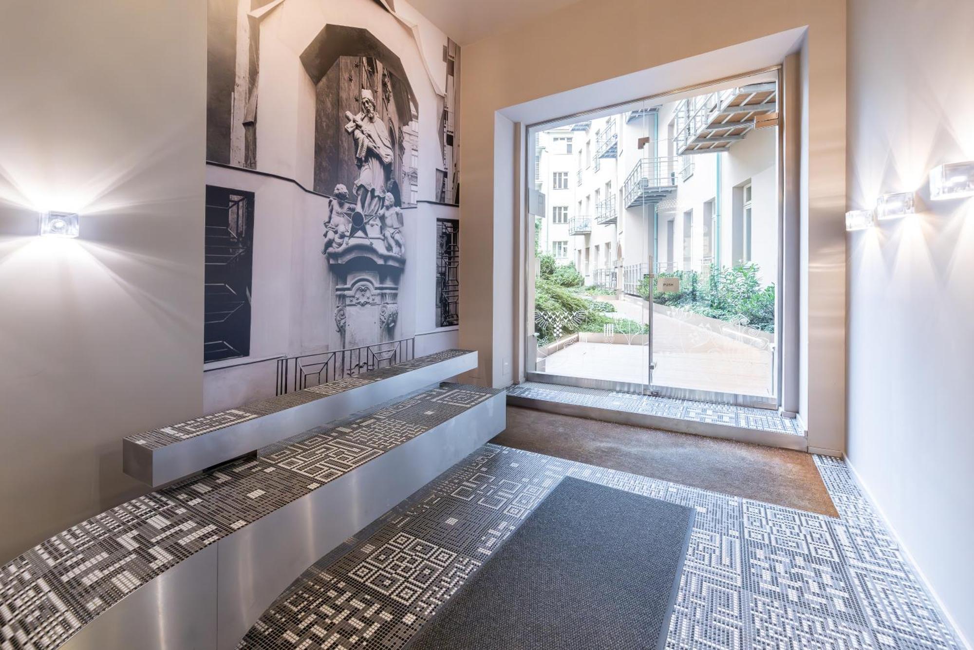 Chic & New Town By Subway Apartment *