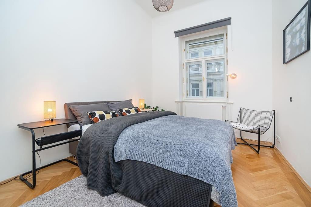 Apartment Bright And Designed In The Center