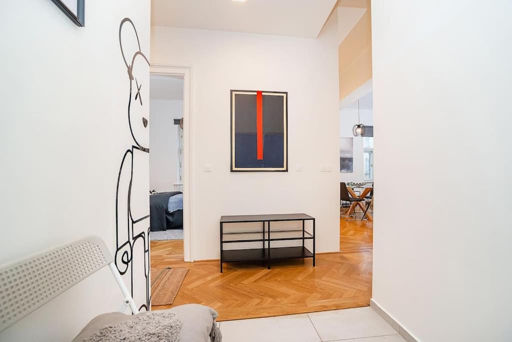 Bright And Designed In The Center Apartment Prague