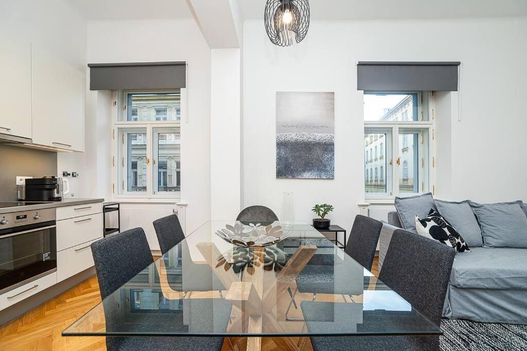 Apartment Bright And Designed In The Center