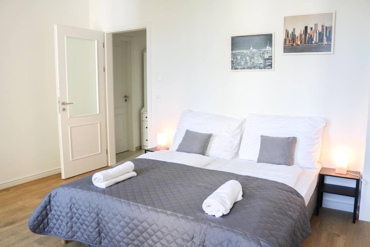 Aparthotel Rose And 3*
