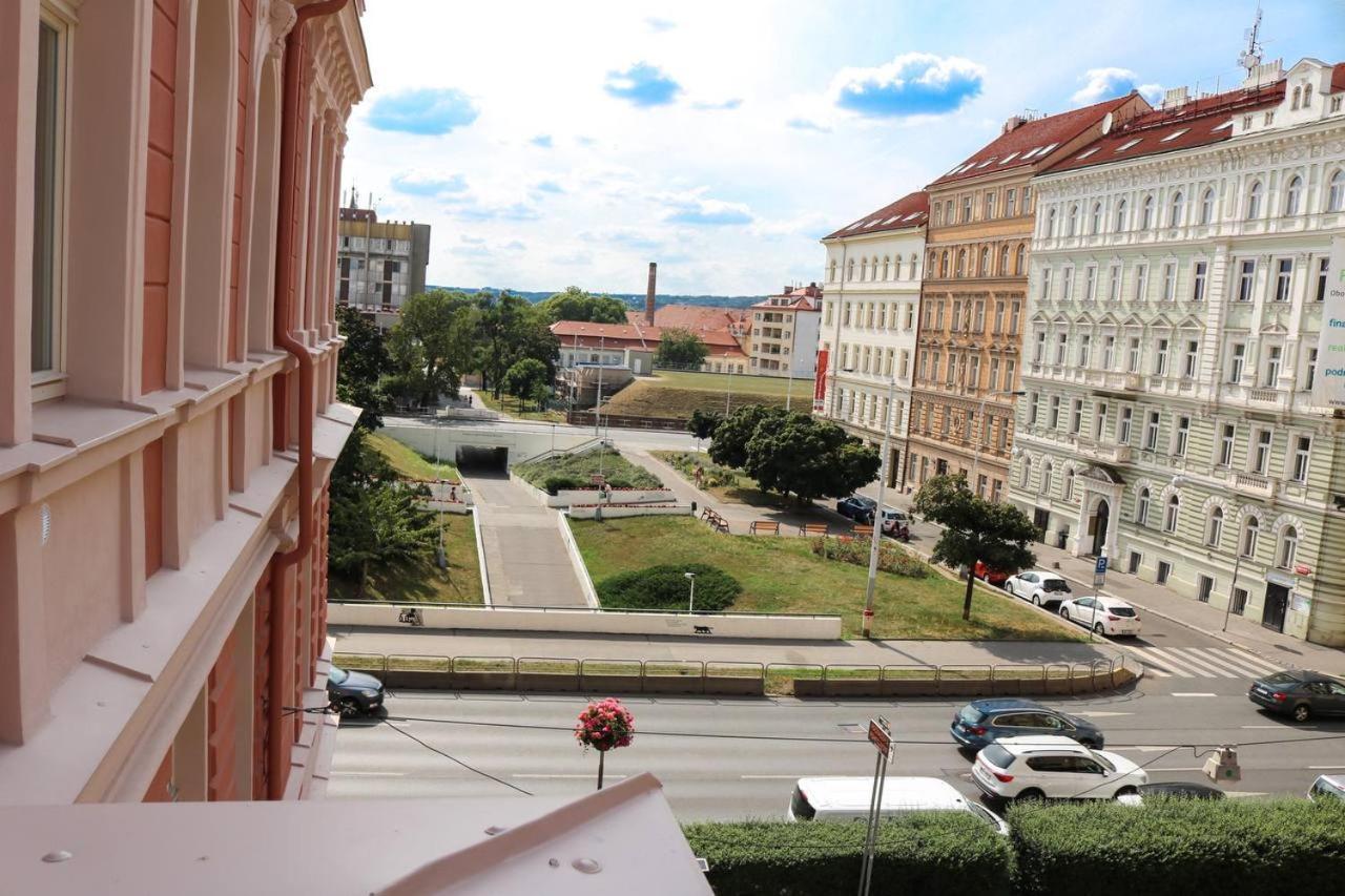 Rose And Praga