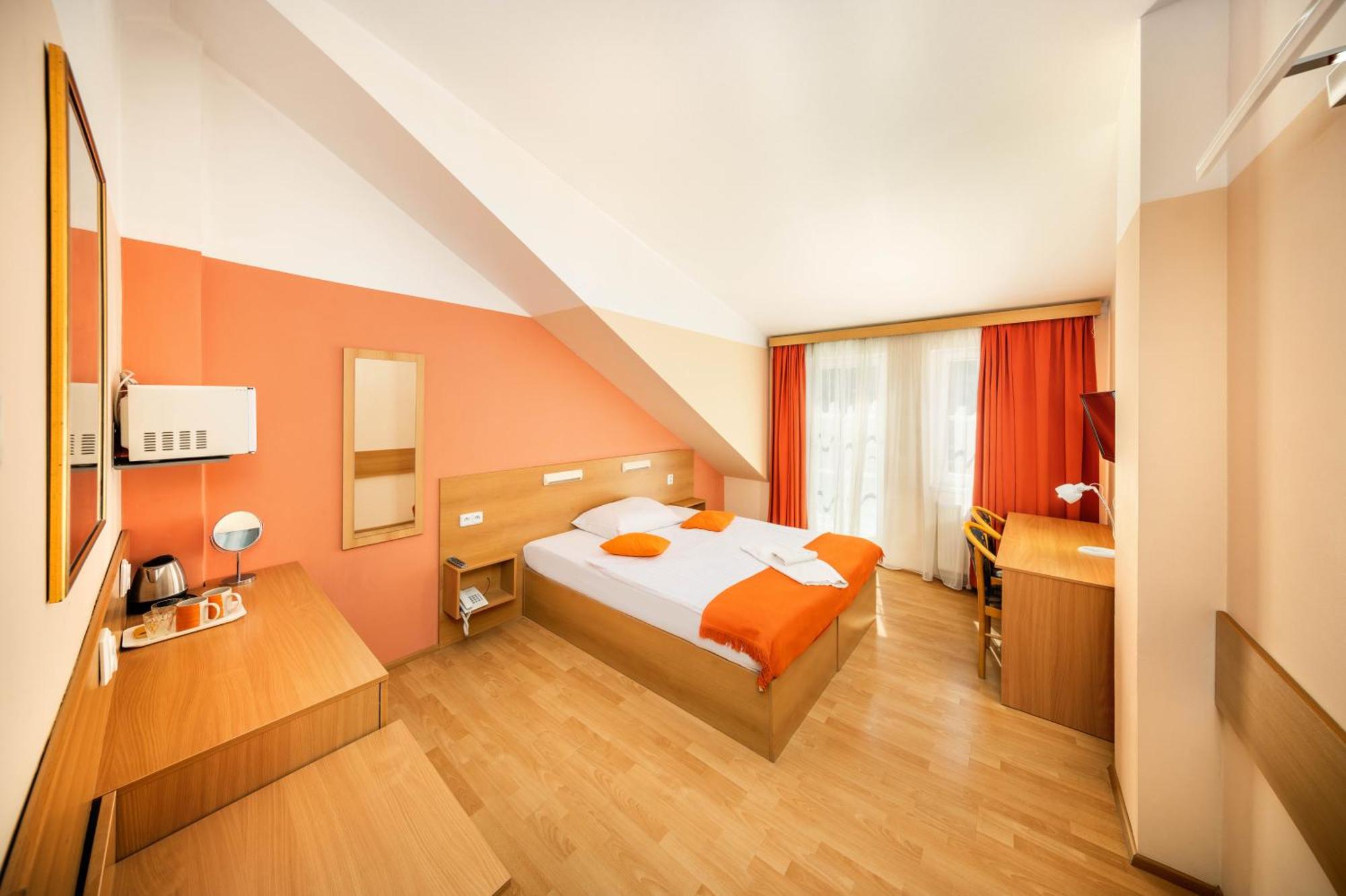 Tabor 3* Prague