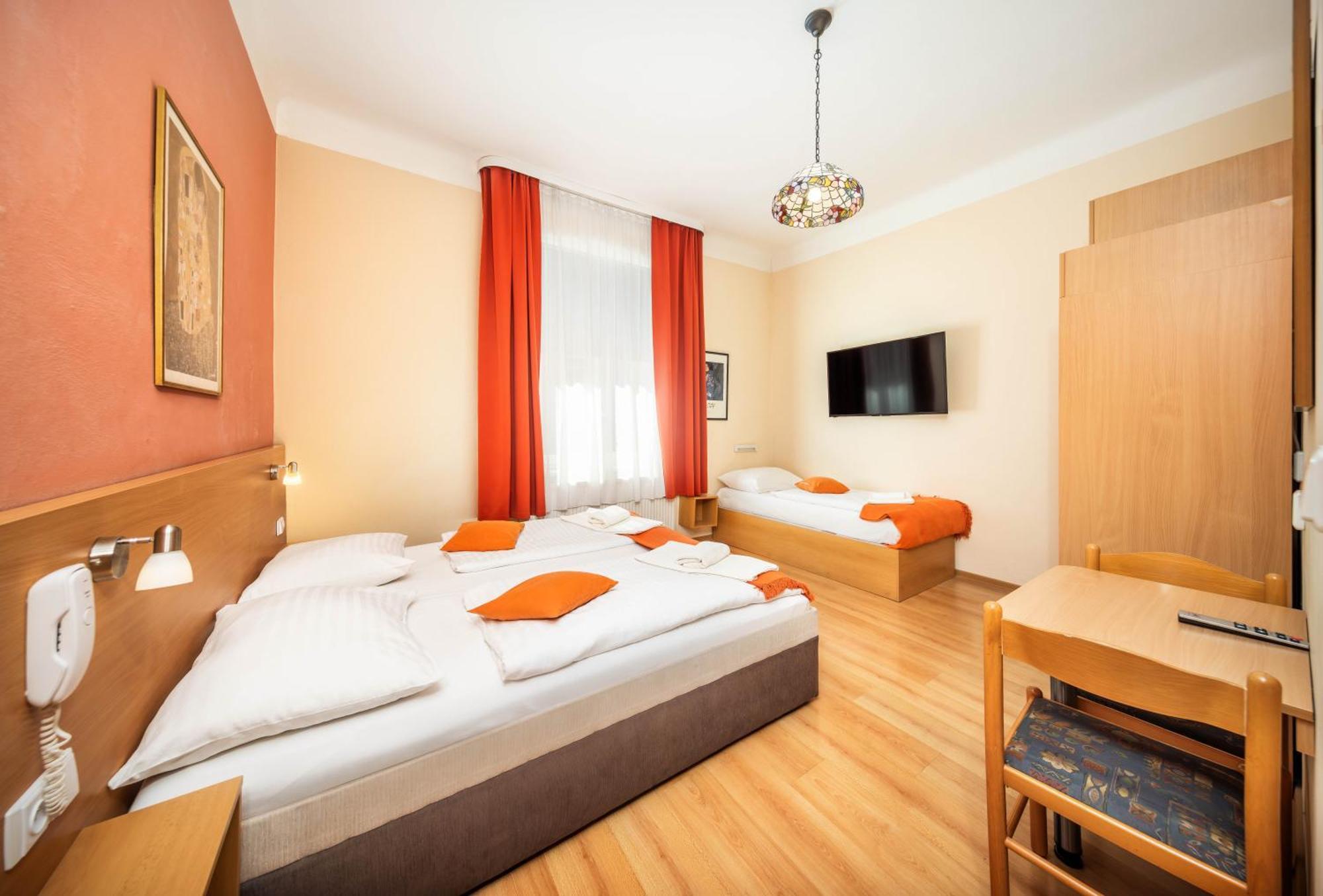 Otel Golden Garni 3*