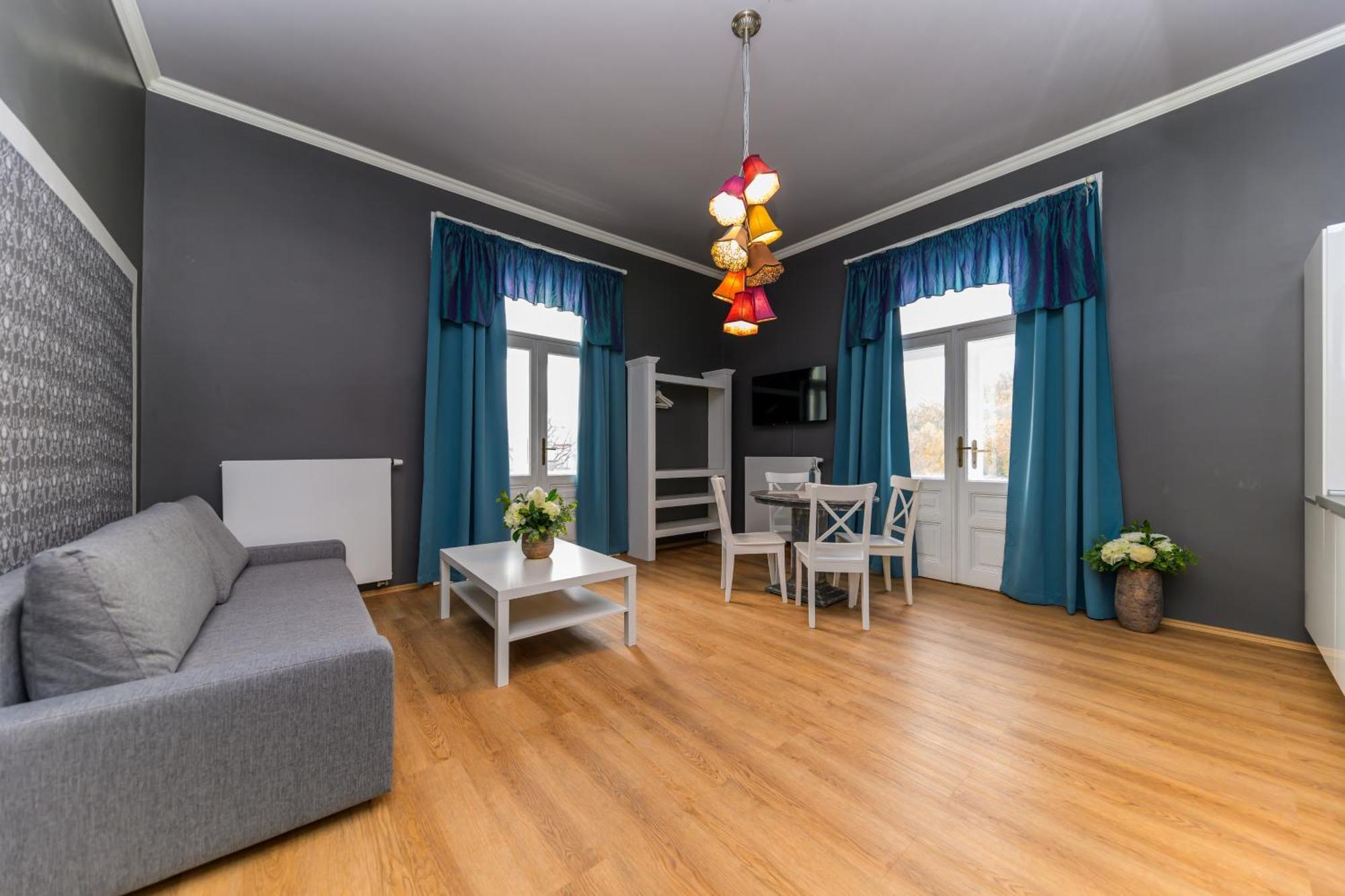Royal Aparthotel 4*