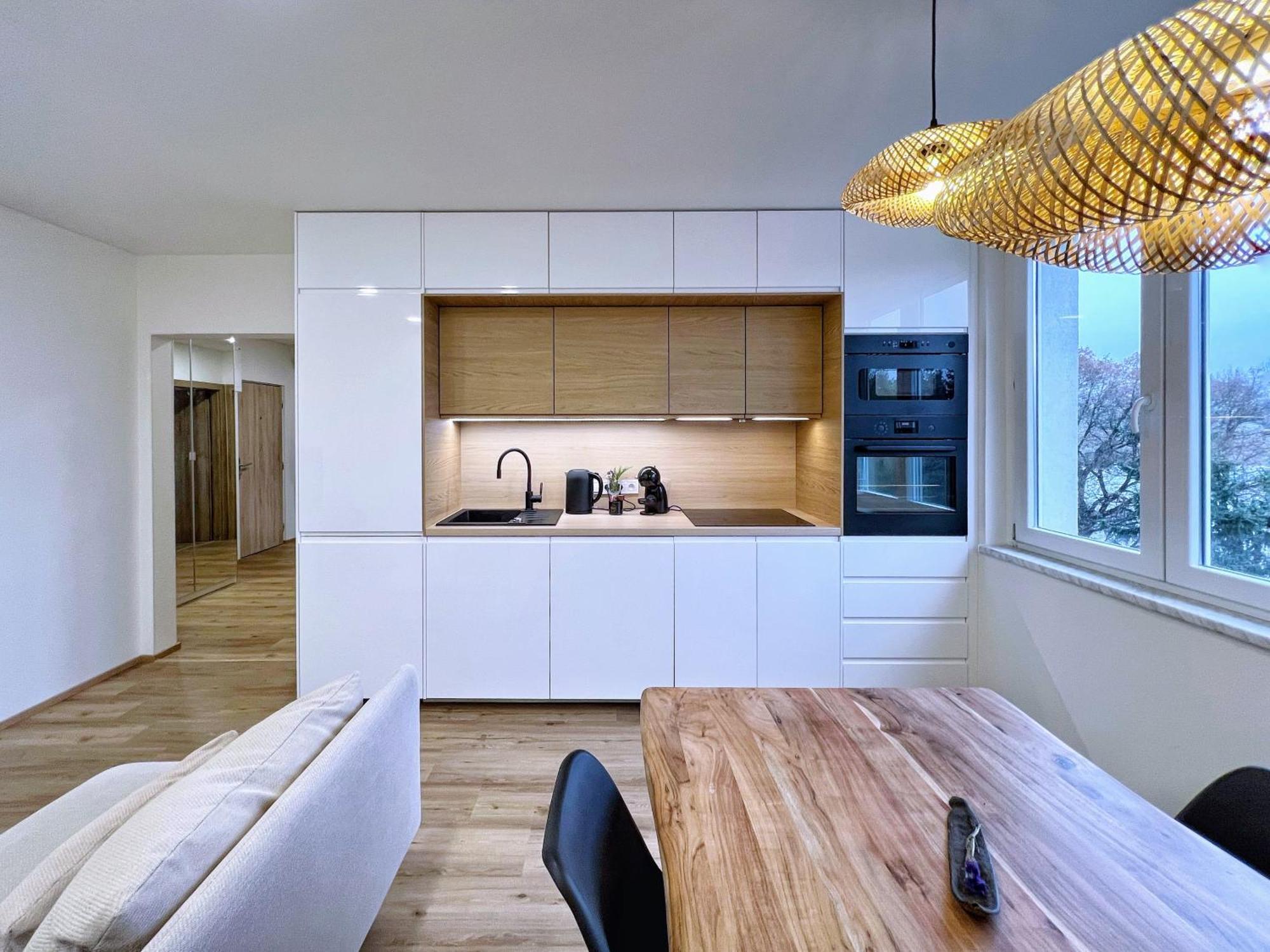Jana's Wow Apt, 3 Room, Free Parking, 15'airpt, 25'city Apartamento Praga