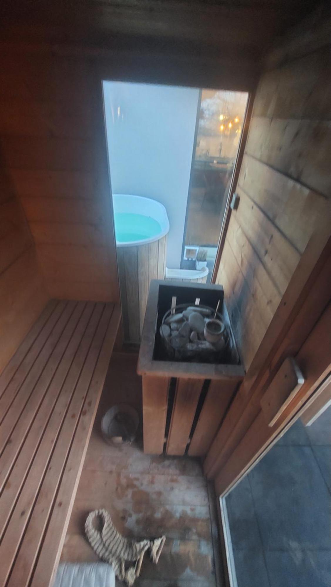 Sauna Zenklova 1, 4 Rooms, Terase, Garden, Sauna Prague
